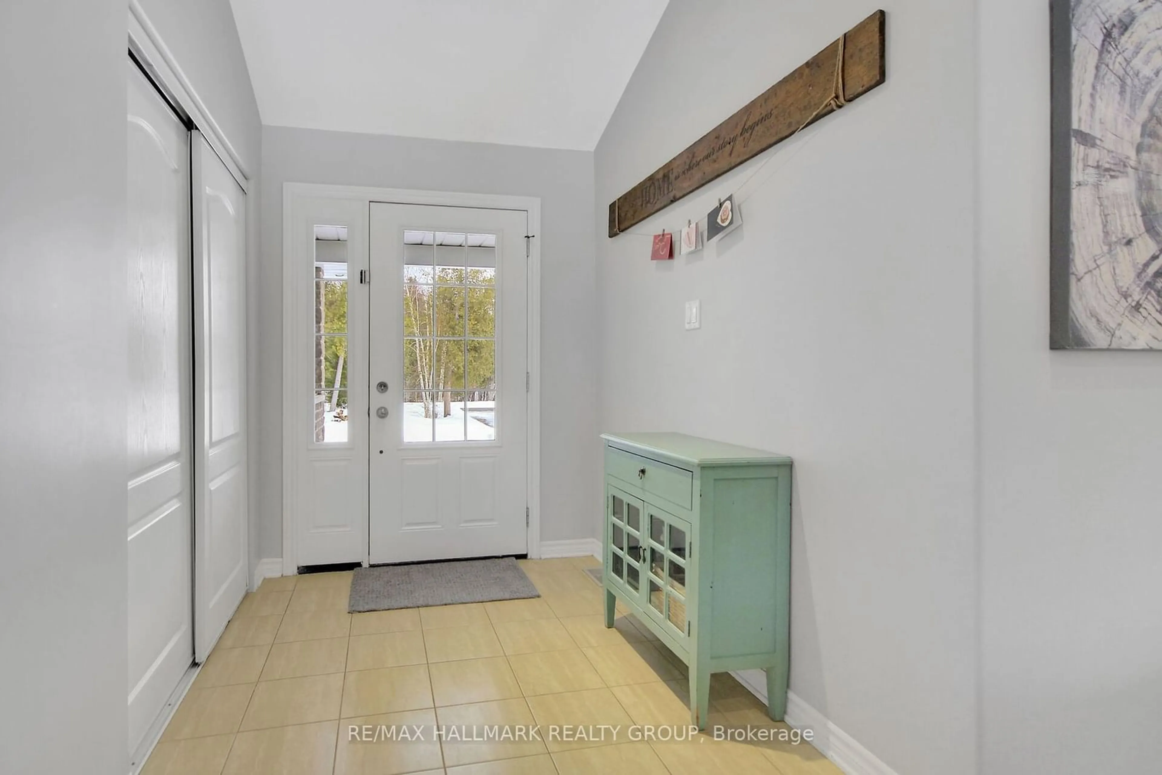 Indoor entryway for 708 Deertail Lane, Carp - Huntley Ward Ontario K0A 1L0