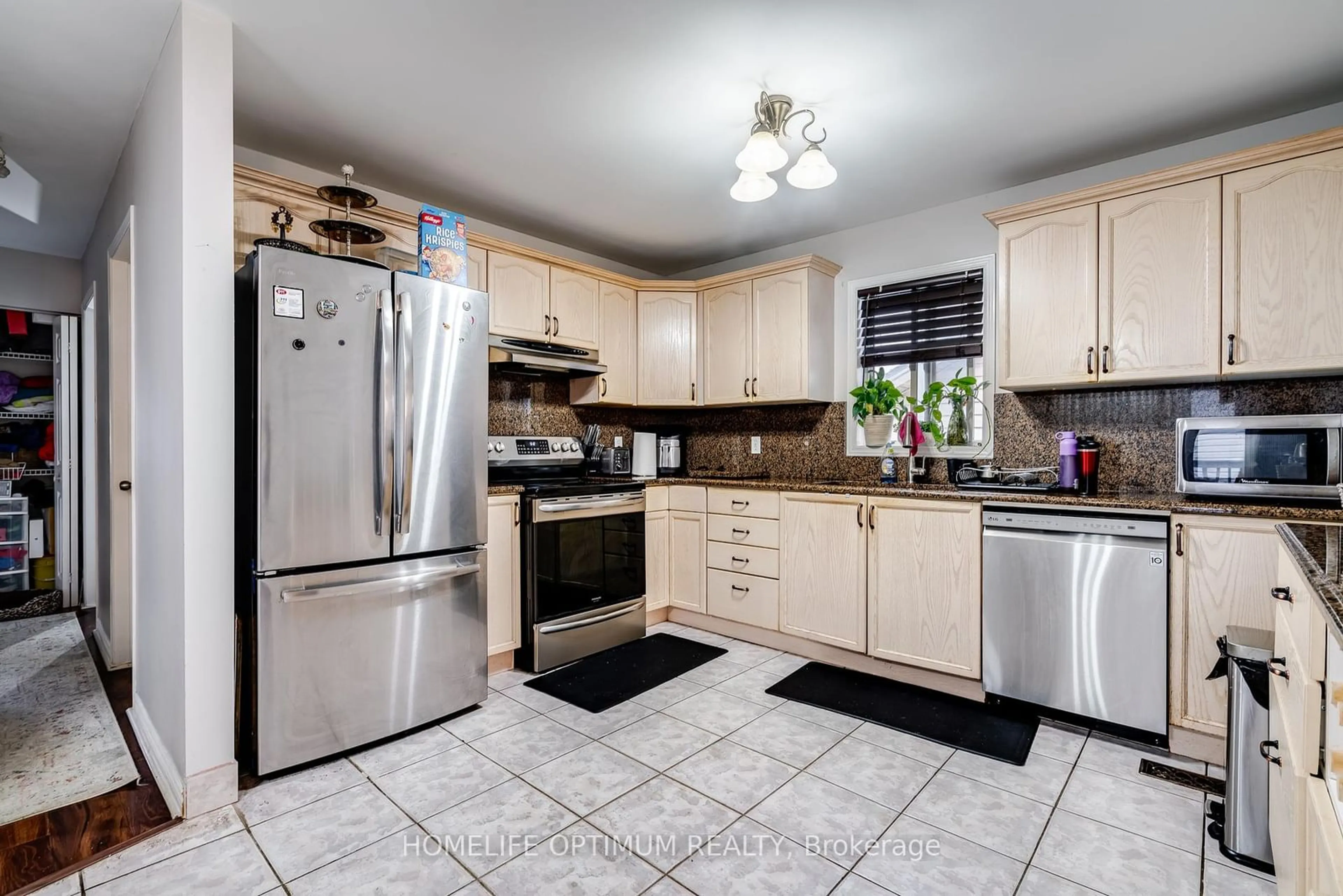 Standard kitchen, ceramic/tile floor for 1270 Kamloops St, Windsor Ontario N8W 5V2