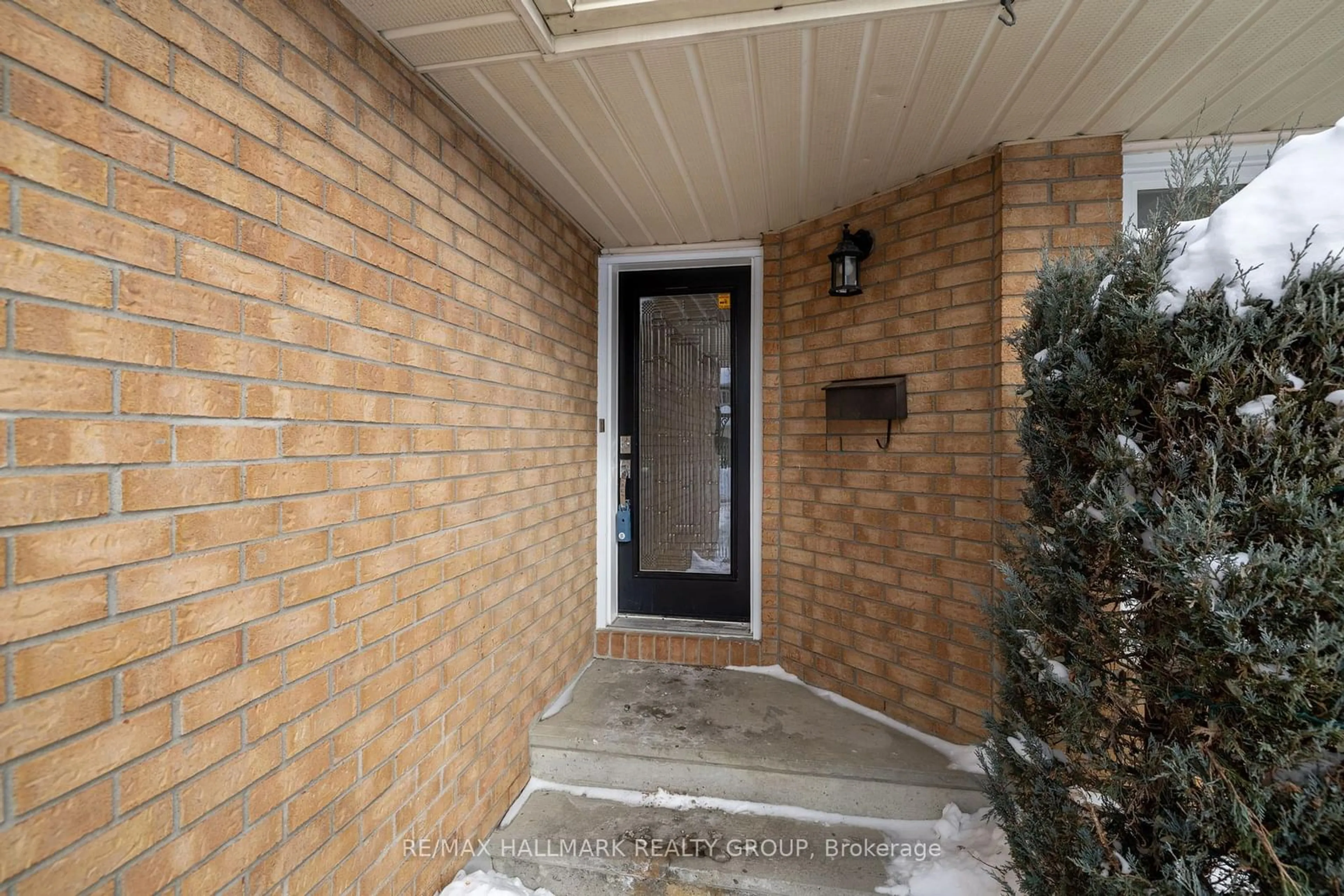 Indoor entryway for 1747 Hunter's Run Dr, Orleans - Convent Glen and Area Ontario K1C 6W1