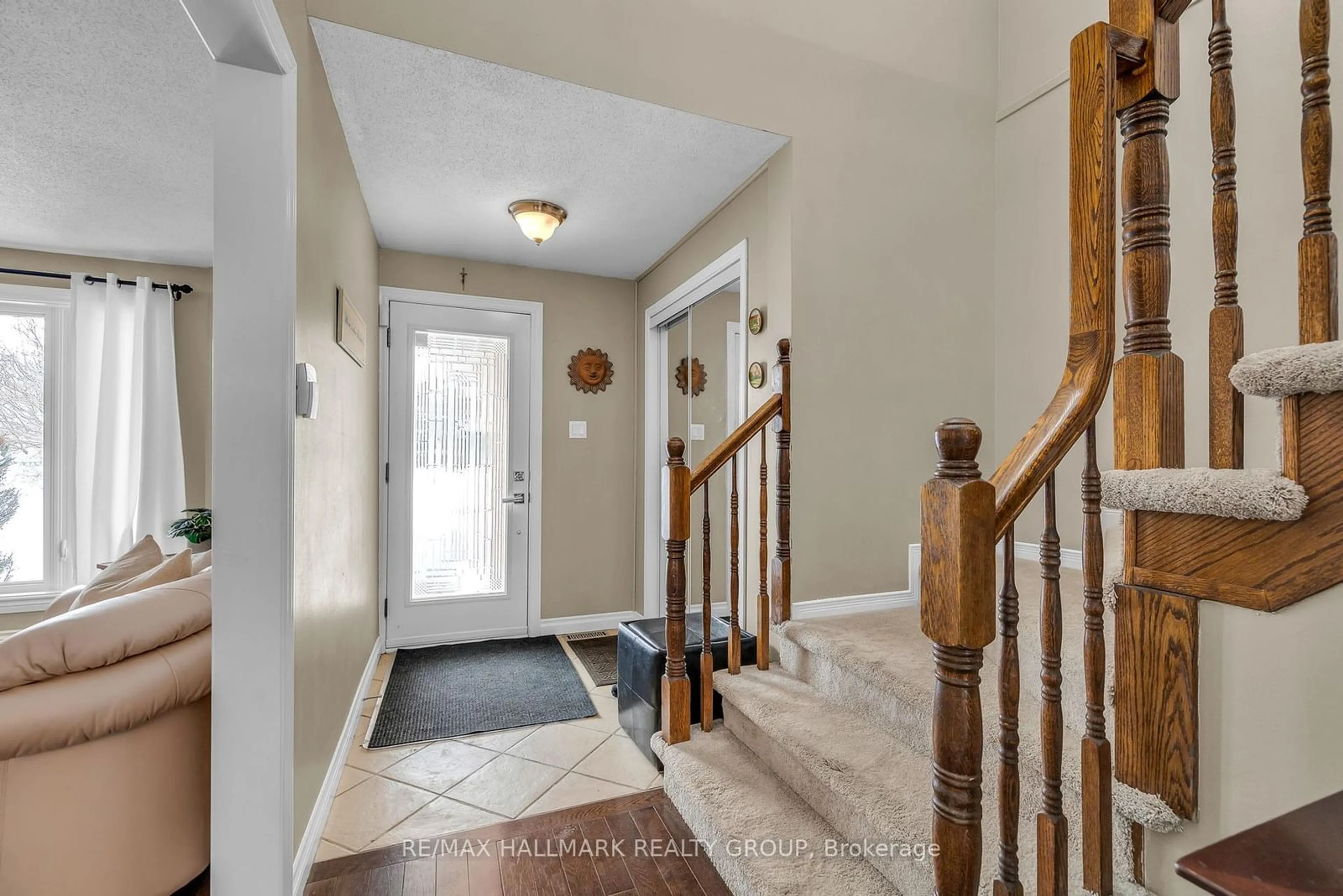 Indoor entryway for 1747 Hunter's Run Dr, Orleans - Convent Glen and Area Ontario K1C 6W1