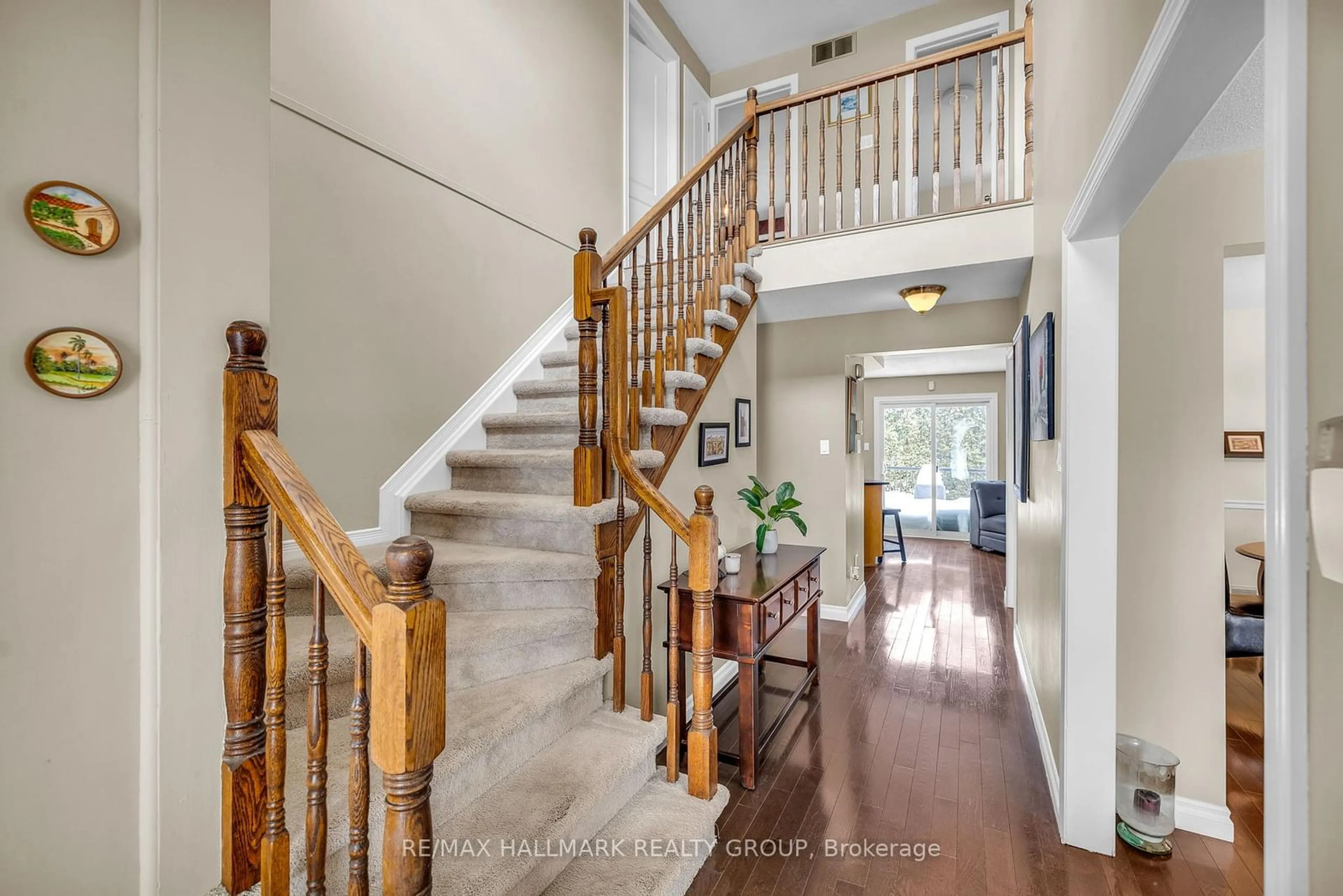 Indoor foyer for 1747 Hunter's Run Dr, Orleans - Convent Glen and Area Ontario K1C 6W1