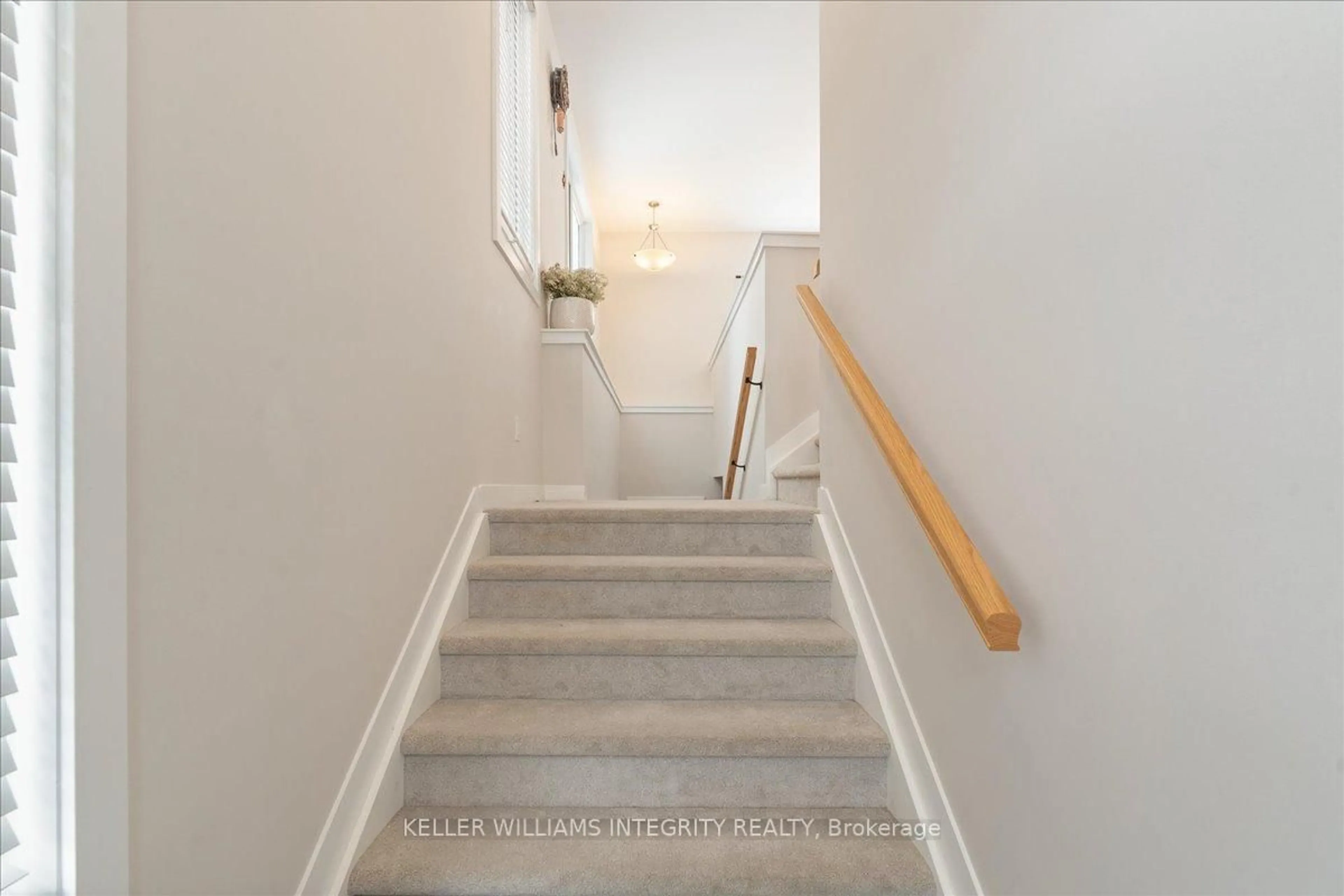 Stairs for 384 APPALACHIAN Circ, Barrhaven Ontario K2C 3H2