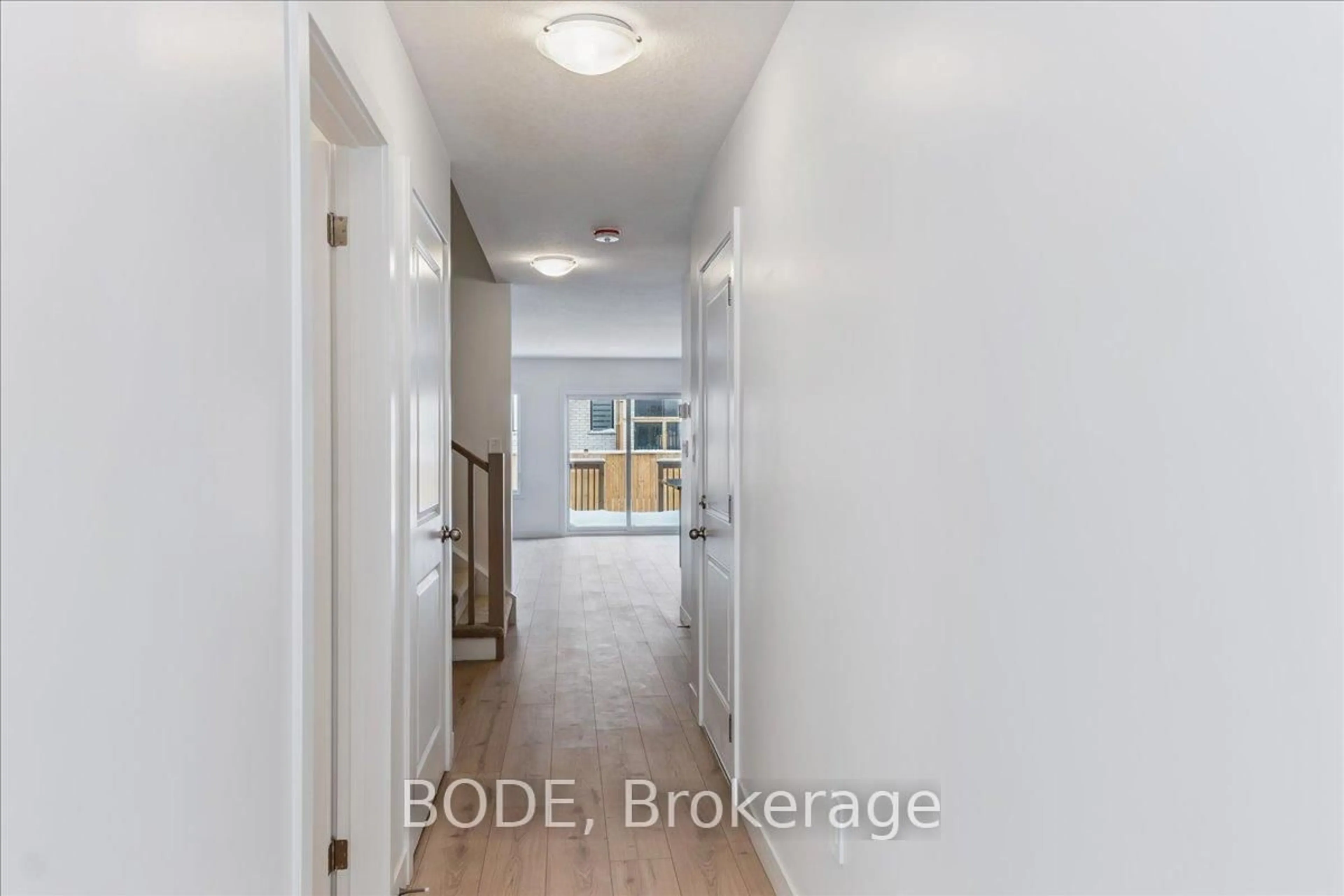 Indoor entryway for 18 Oak Forest Common, Cambridge Ontario N1S 0E5