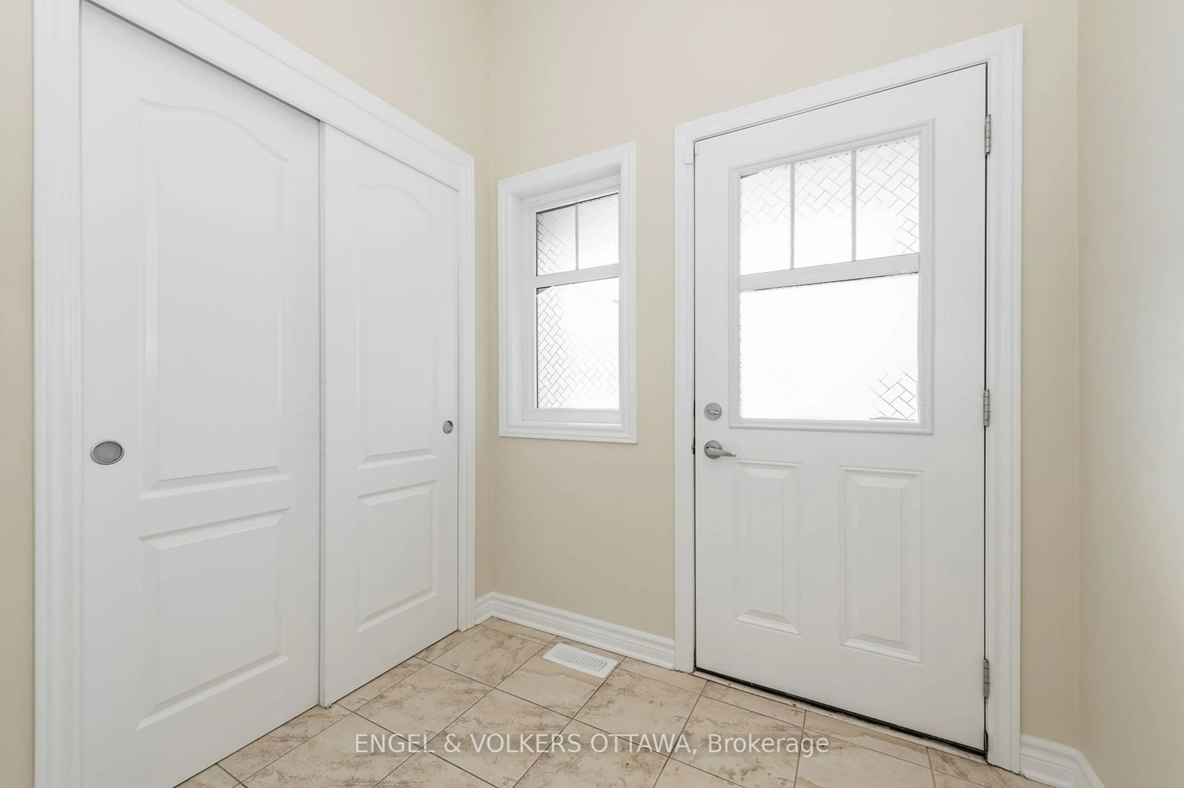 Indoor entryway for 621 Trigoria Cres, Orleans - Cumberland and Area Ontario K4A 1B1