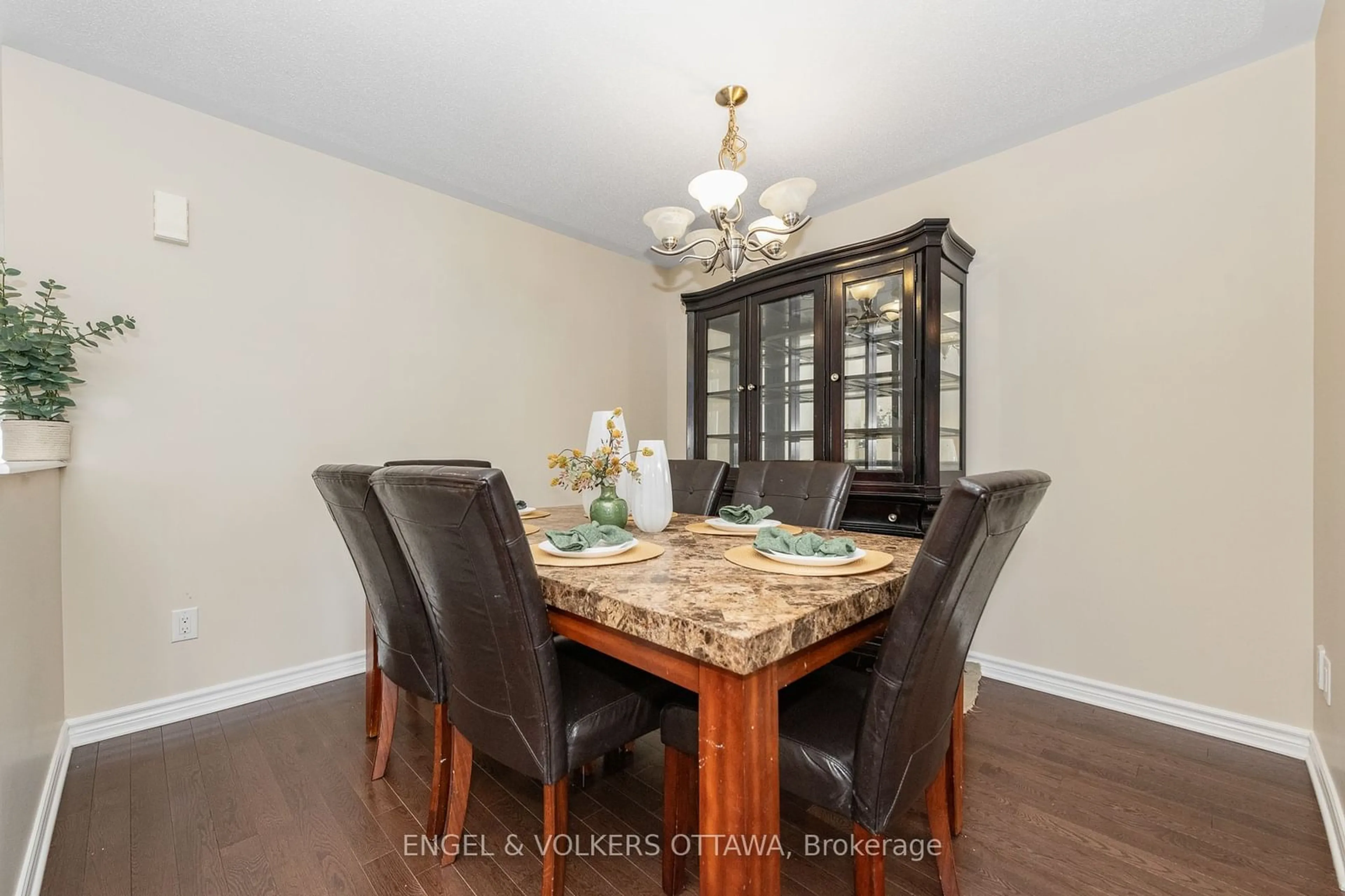 Dining room, wood/laminate floor for 621 Trigoria Cres, Orleans - Cumberland and Area Ontario K4A 1B1