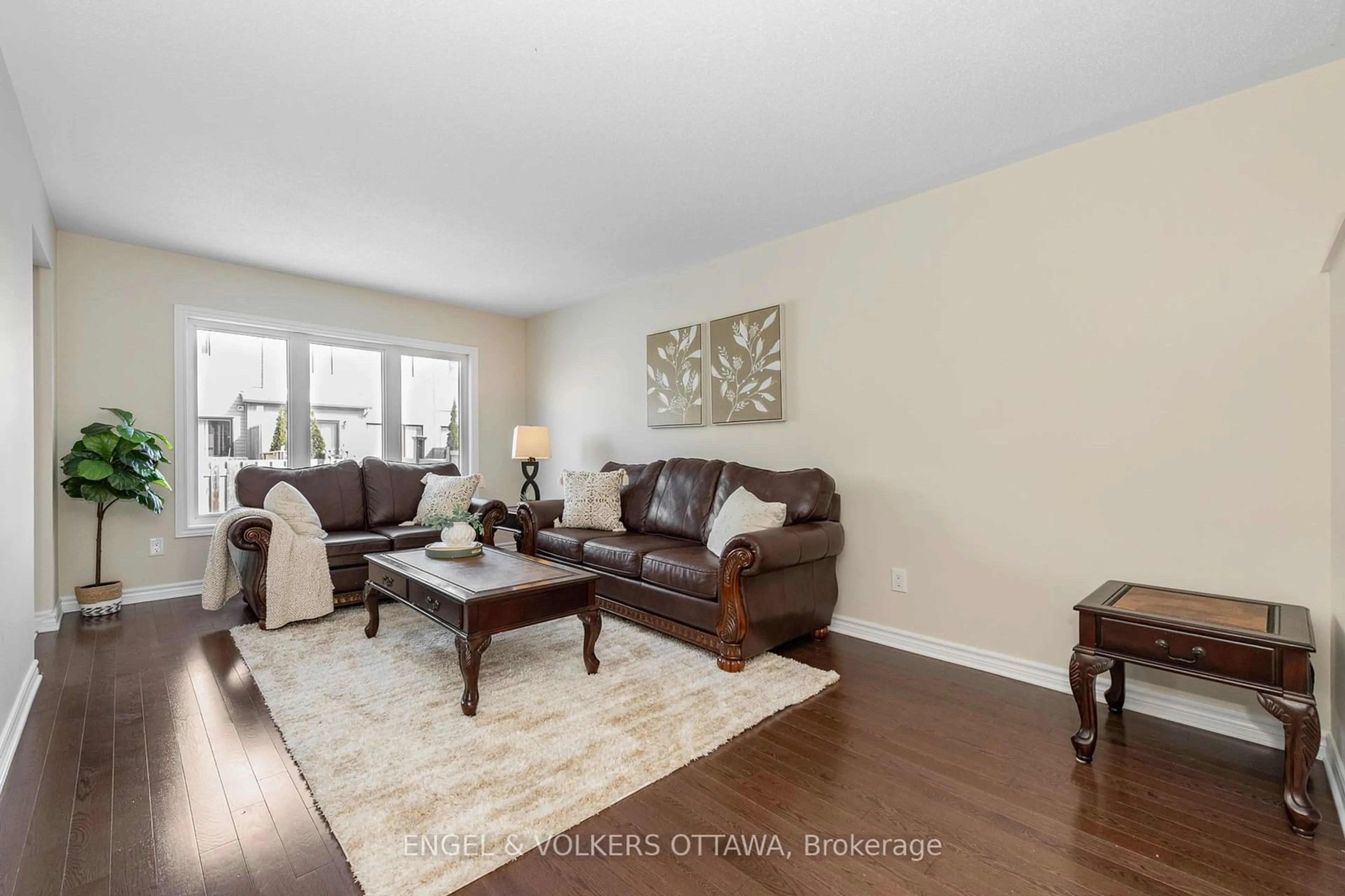 Living room with furniture, wood/laminate floor for 621 Trigoria Cres, Orleans - Cumberland and Area Ontario K4A 1B1