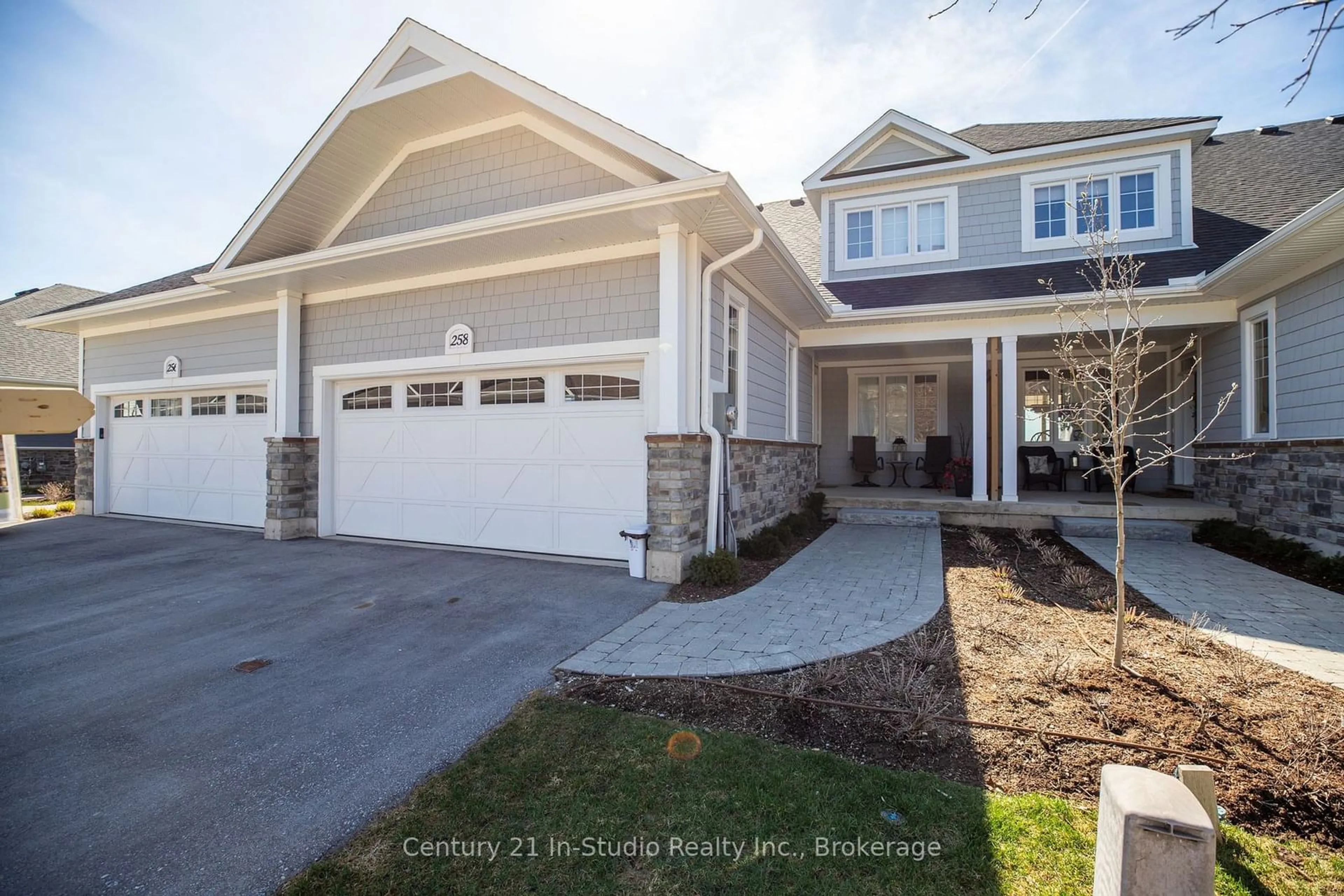 Home with vinyl exterior material, street for 258 Ironwood Way, Georgian Bluffs Ontario N0H 1S0