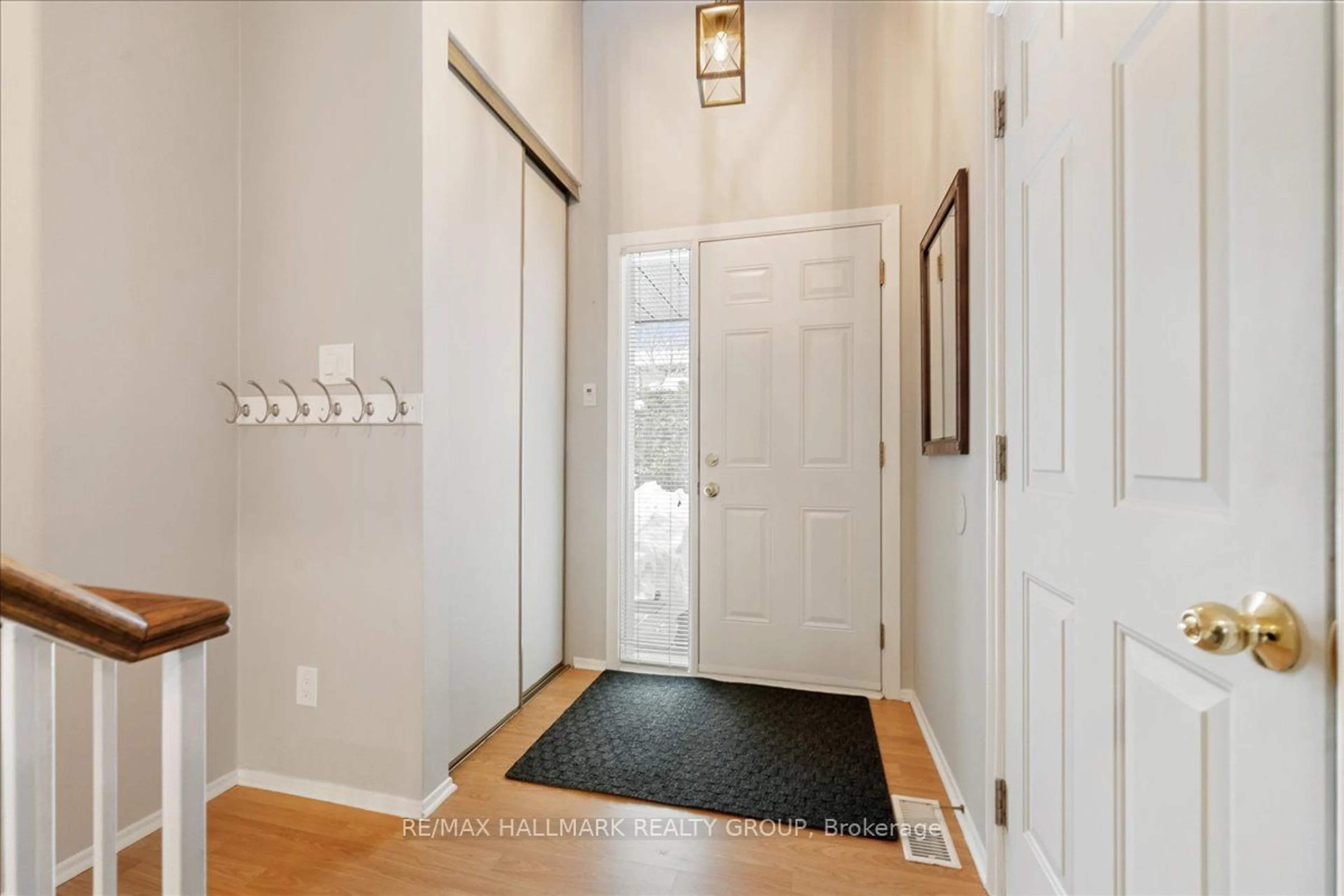 Indoor entryway for 339 Verdon Pvt, Hunt Club - South Keys and Area Ontario K1T 2Z9