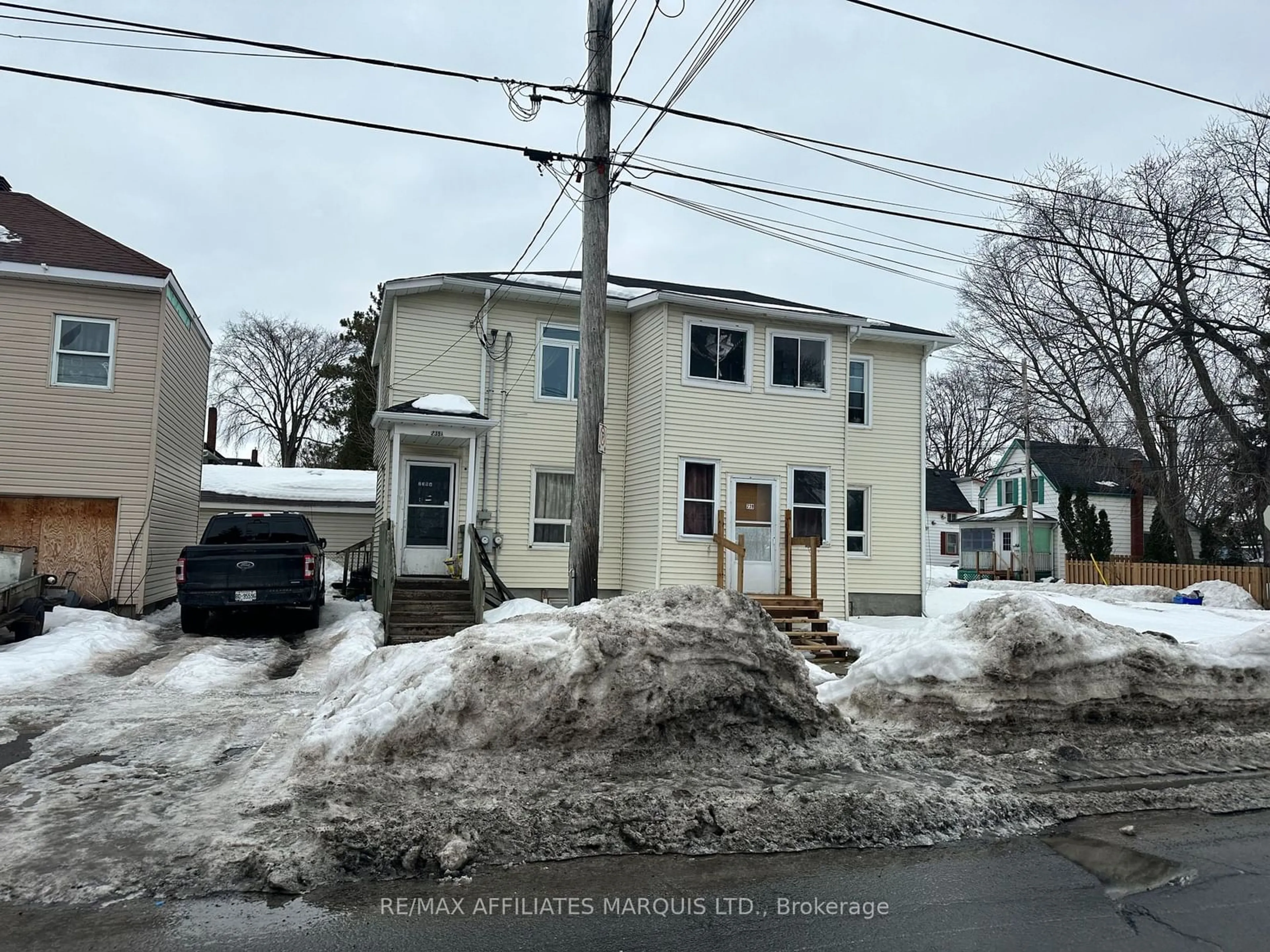 A pic from outside/outdoor area/front of a property/back of a property/a pic from drone, street for 239 Cumberland St, Cornwall Ontario K6J 4H8