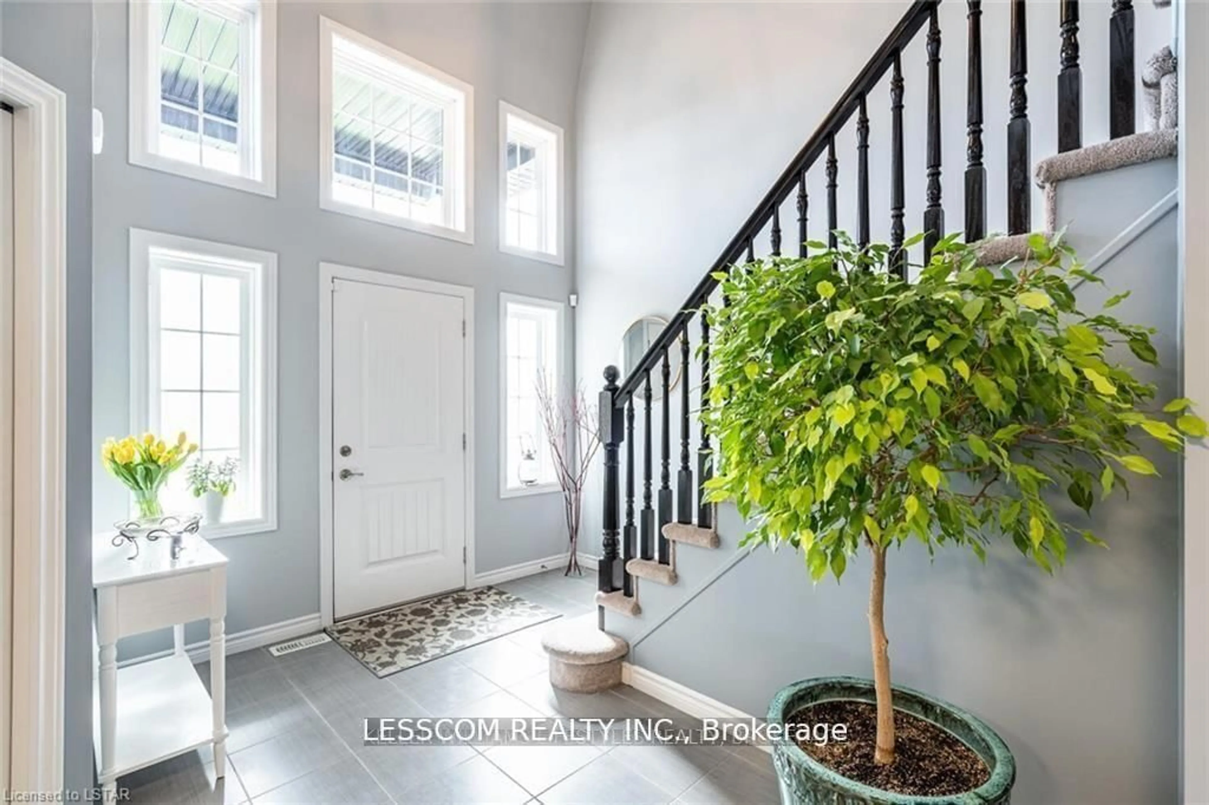 Indoor entryway for 1815 Brown Dr, London Ontario N6G 5B4