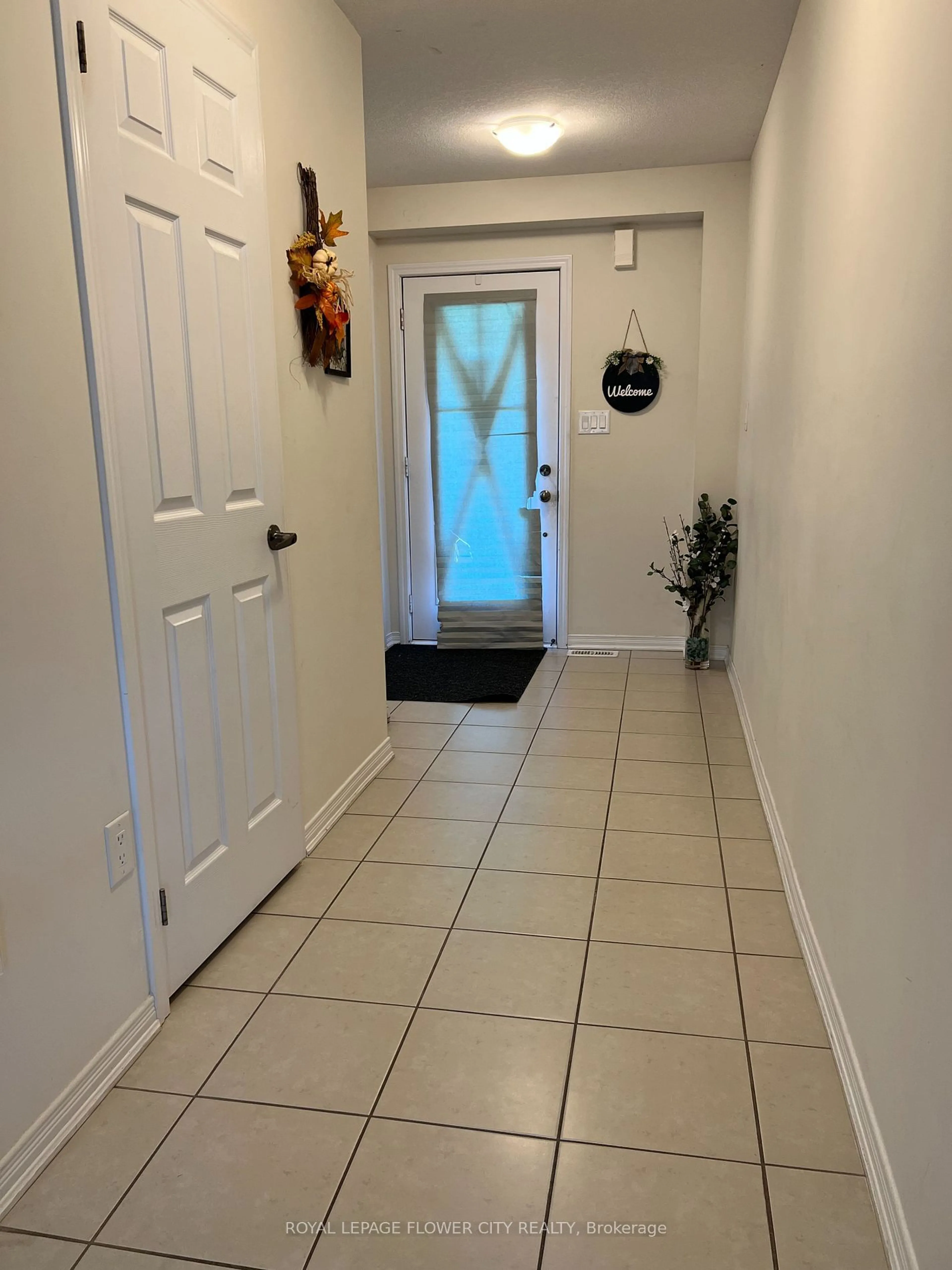 Indoor entryway for 151 Thompson Rd, Haldimand Ontario N3W 0C1