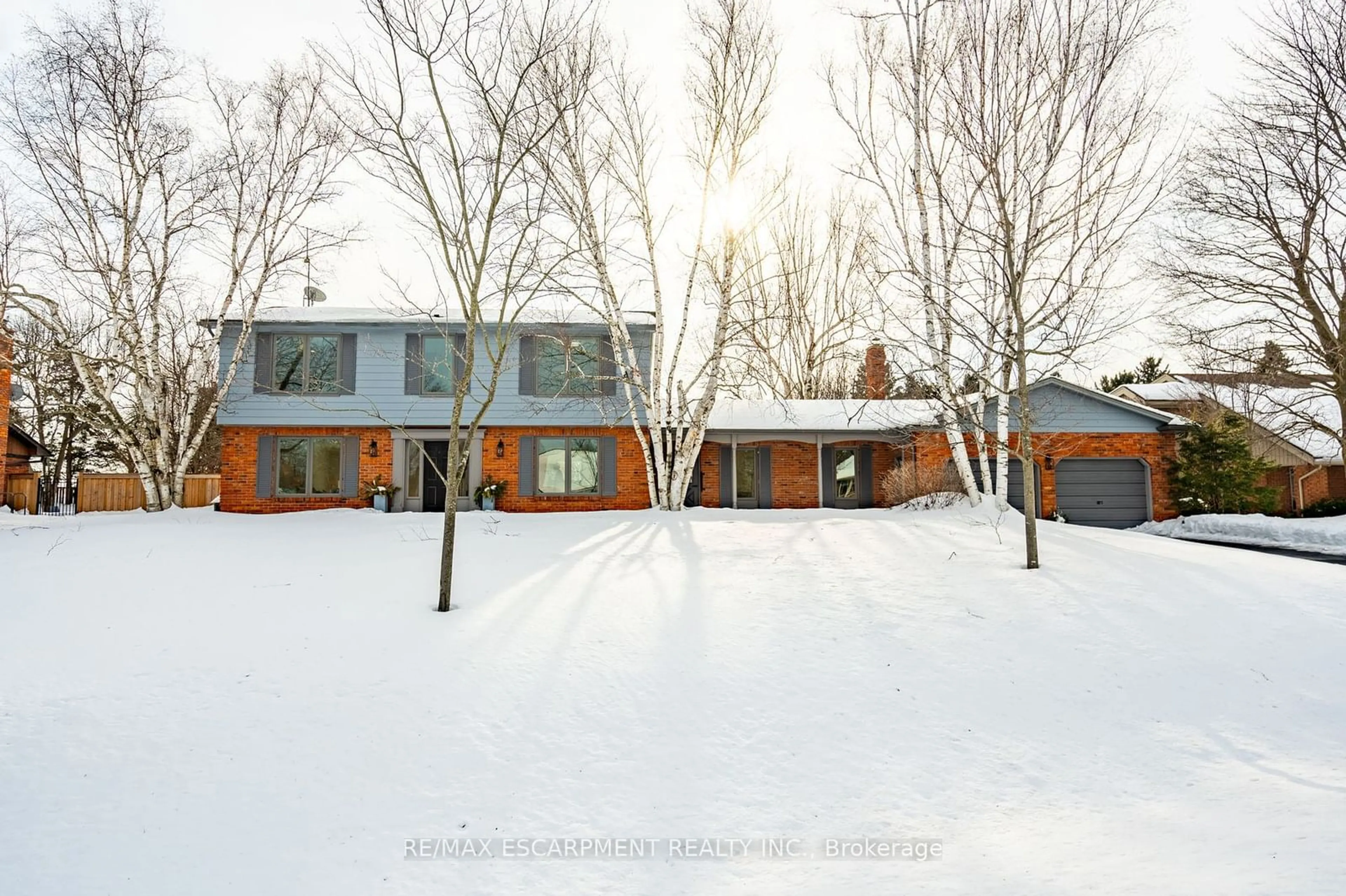 A pic from outside/outdoor area/front of a property/back of a property/a pic from drone, street for 7 Cullum Dr, Hamilton Ontario L0R 1H2