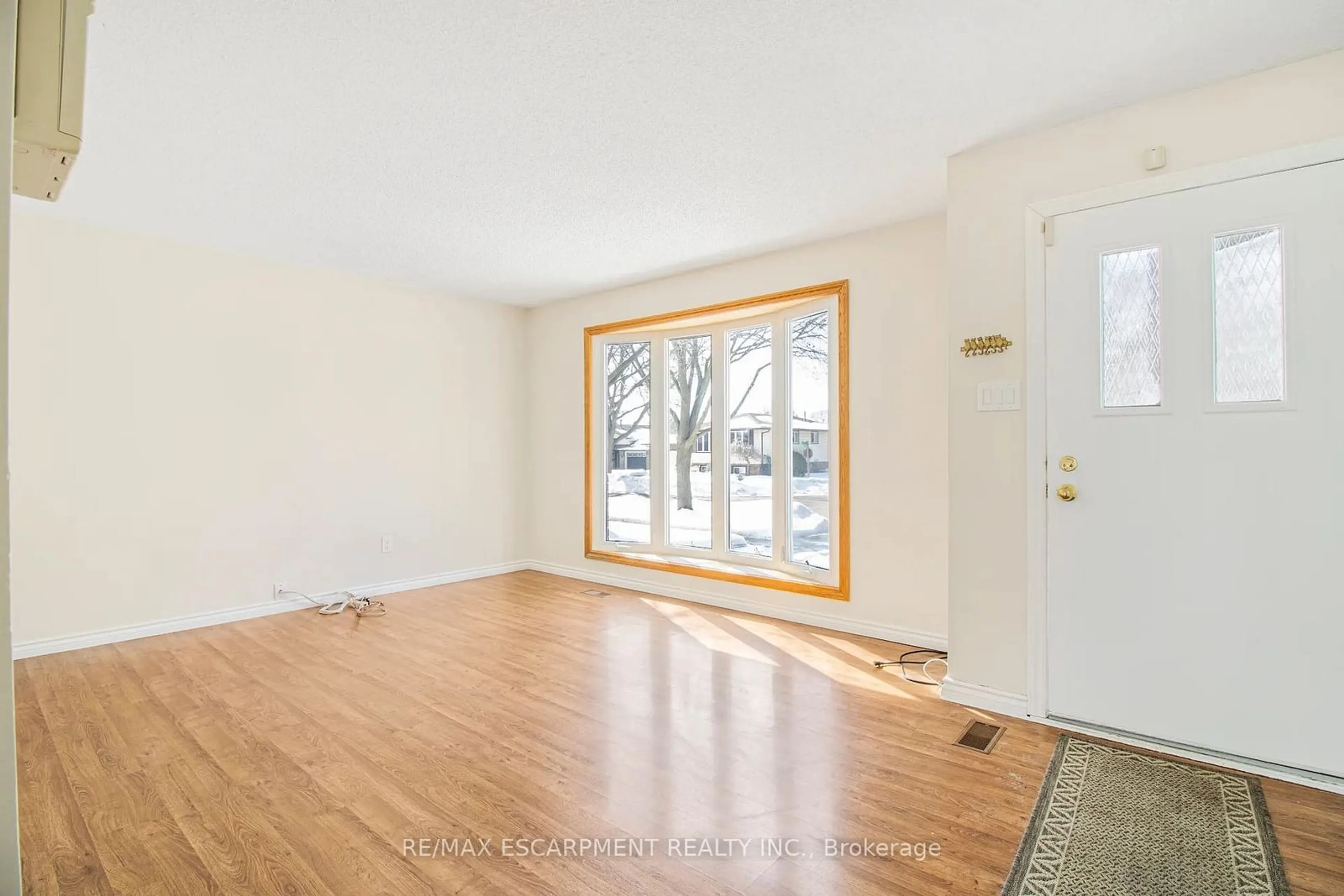 Indoor entryway for 50 Fieldgate Dr, Brantford Ontario N3P 1H4