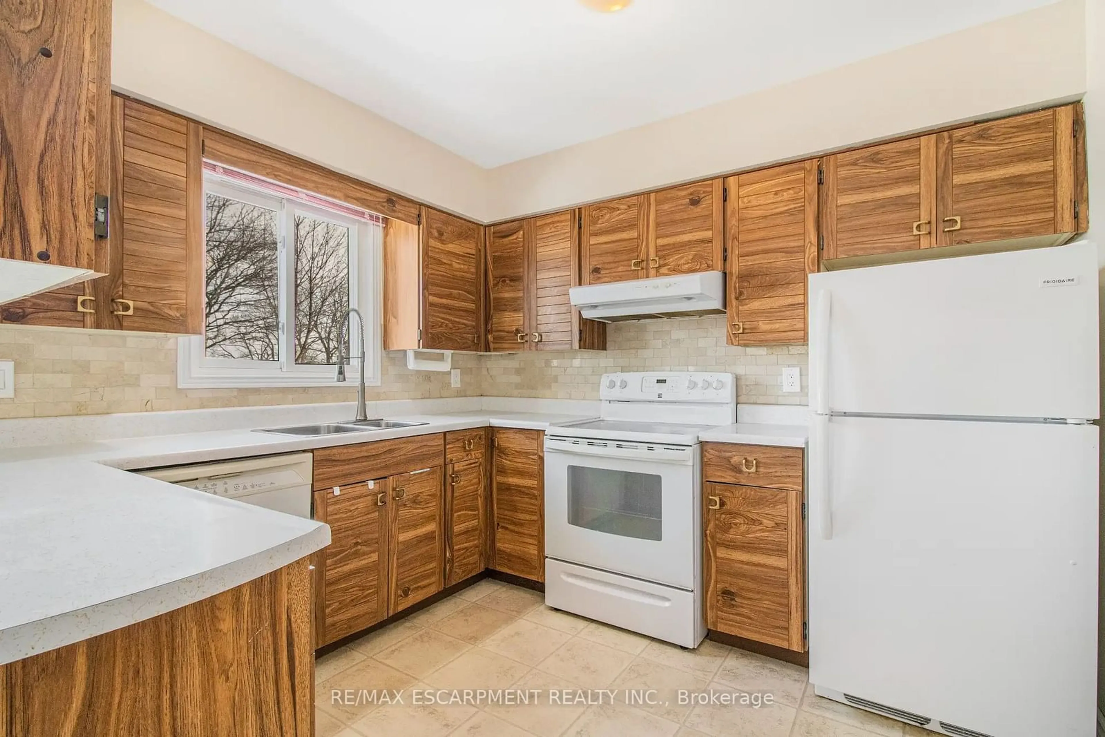 Standard kitchen, unknown for 50 Fieldgate Dr, Brantford Ontario N3P 1H4