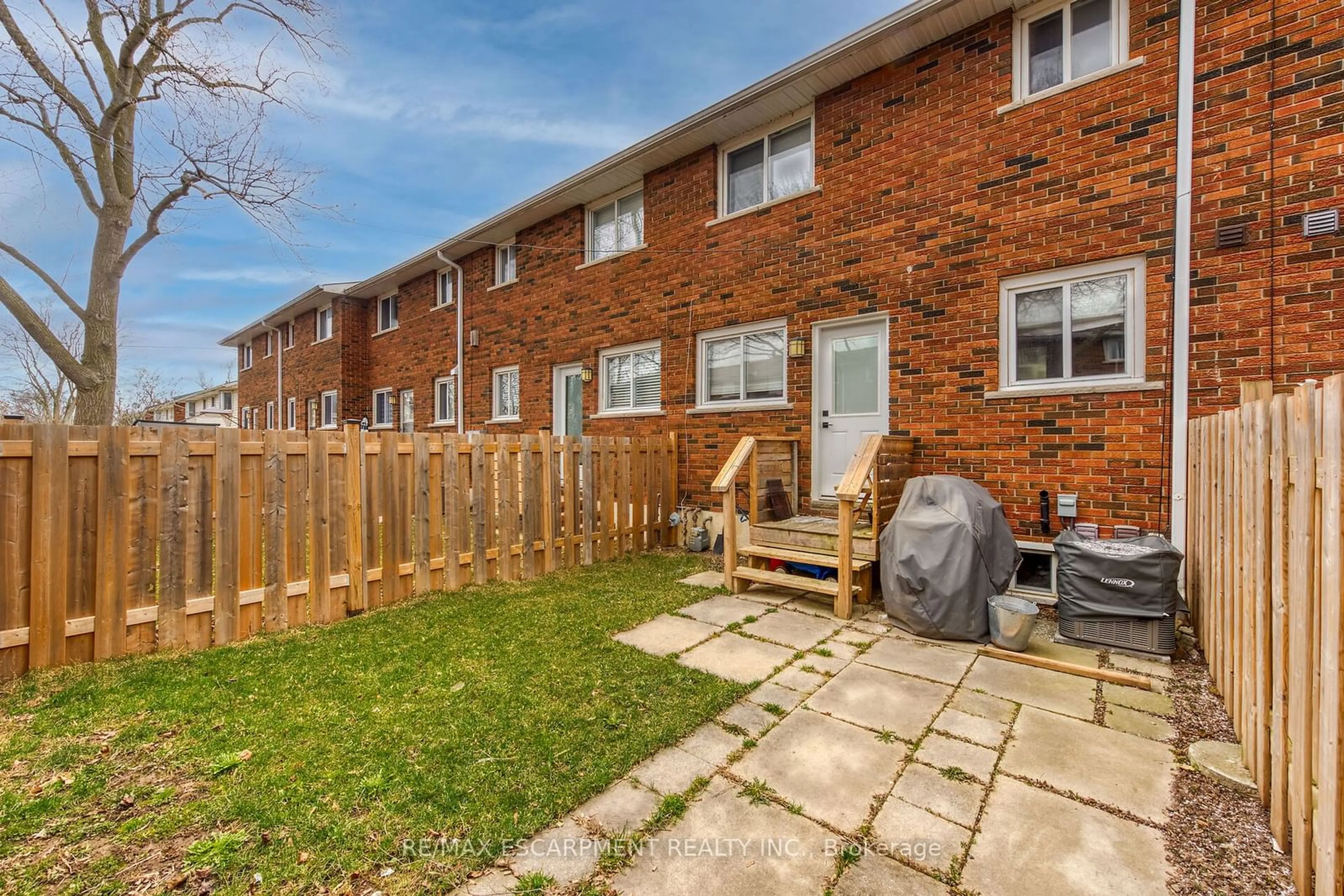 Patio, street for 114 CEDAR St #42, Haldimand Ontario N1A 3C7