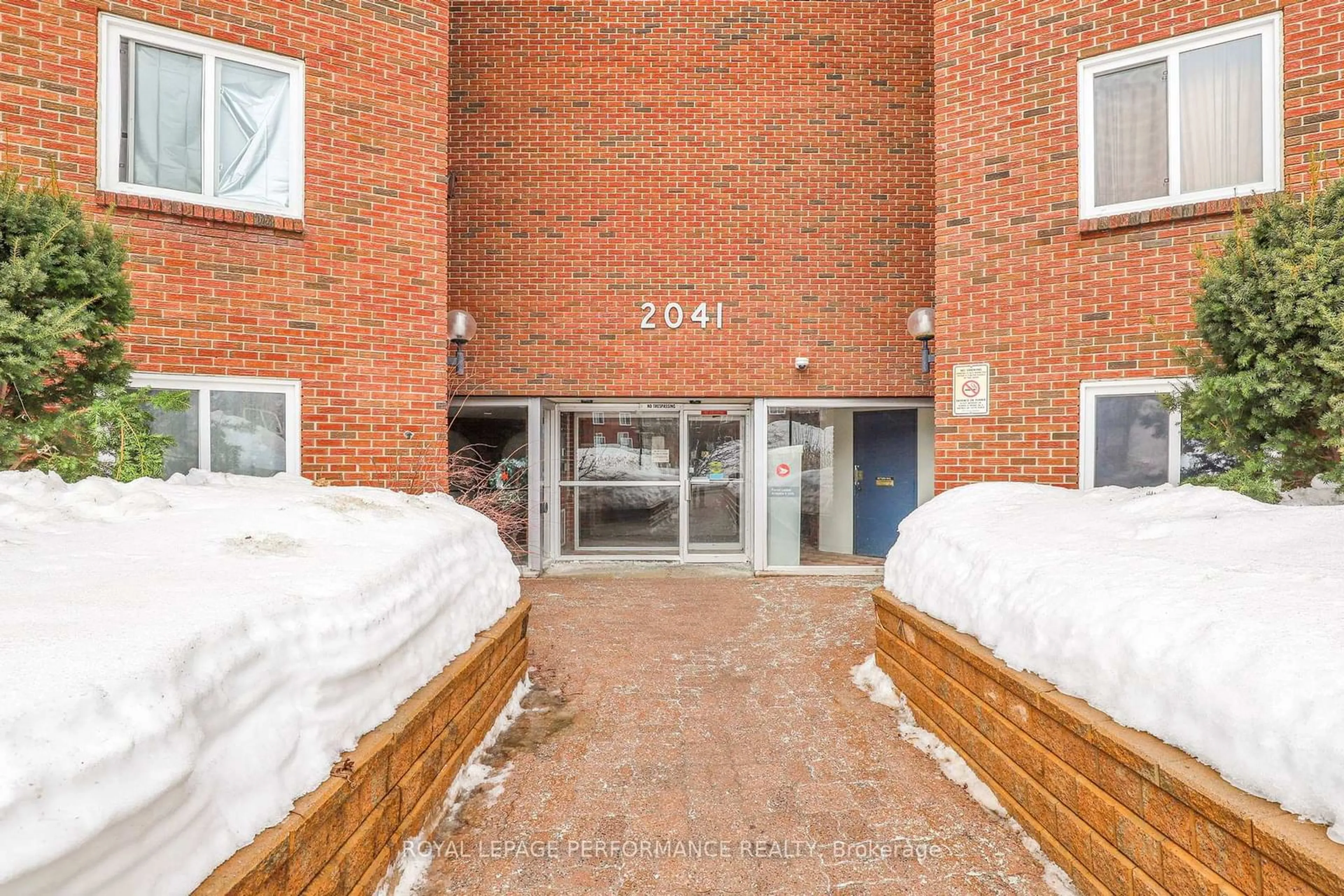 Indoor foyer for 2041 Arrowsmith Dr #204A, Beacon Hill North - South and Area Ontario K1J 7V7