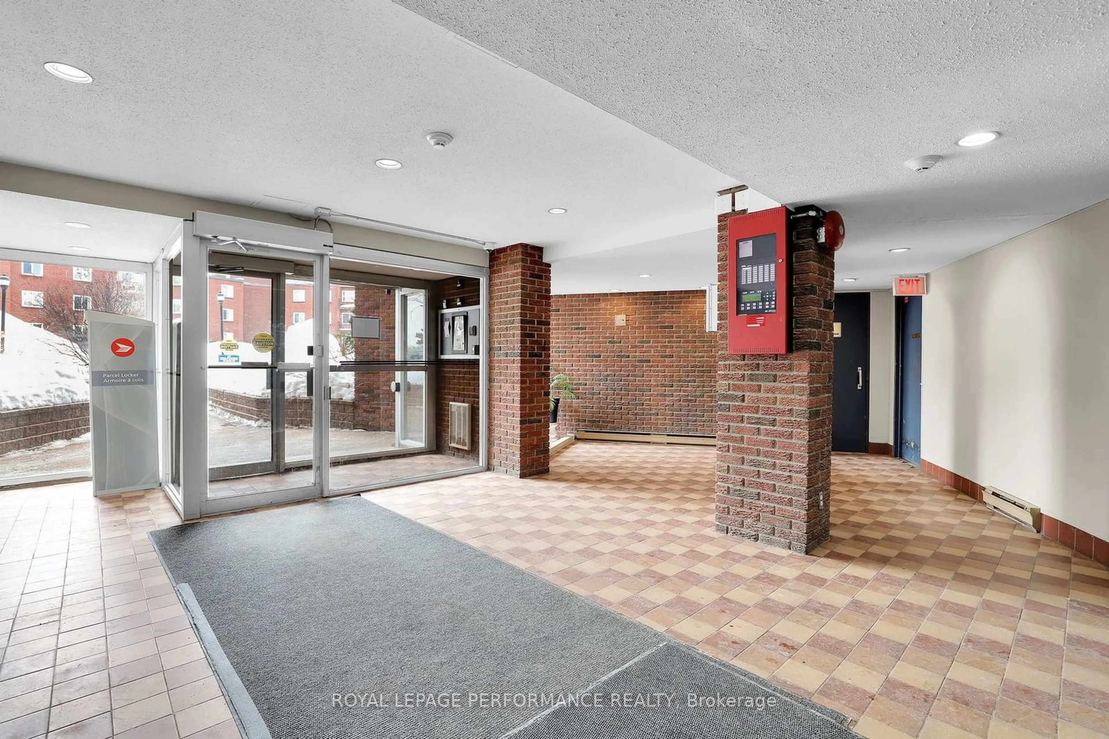 Indoor foyer for 2041 Arrowsmith Dr #204A, Beacon Hill North - South and Area Ontario K1J 7V7