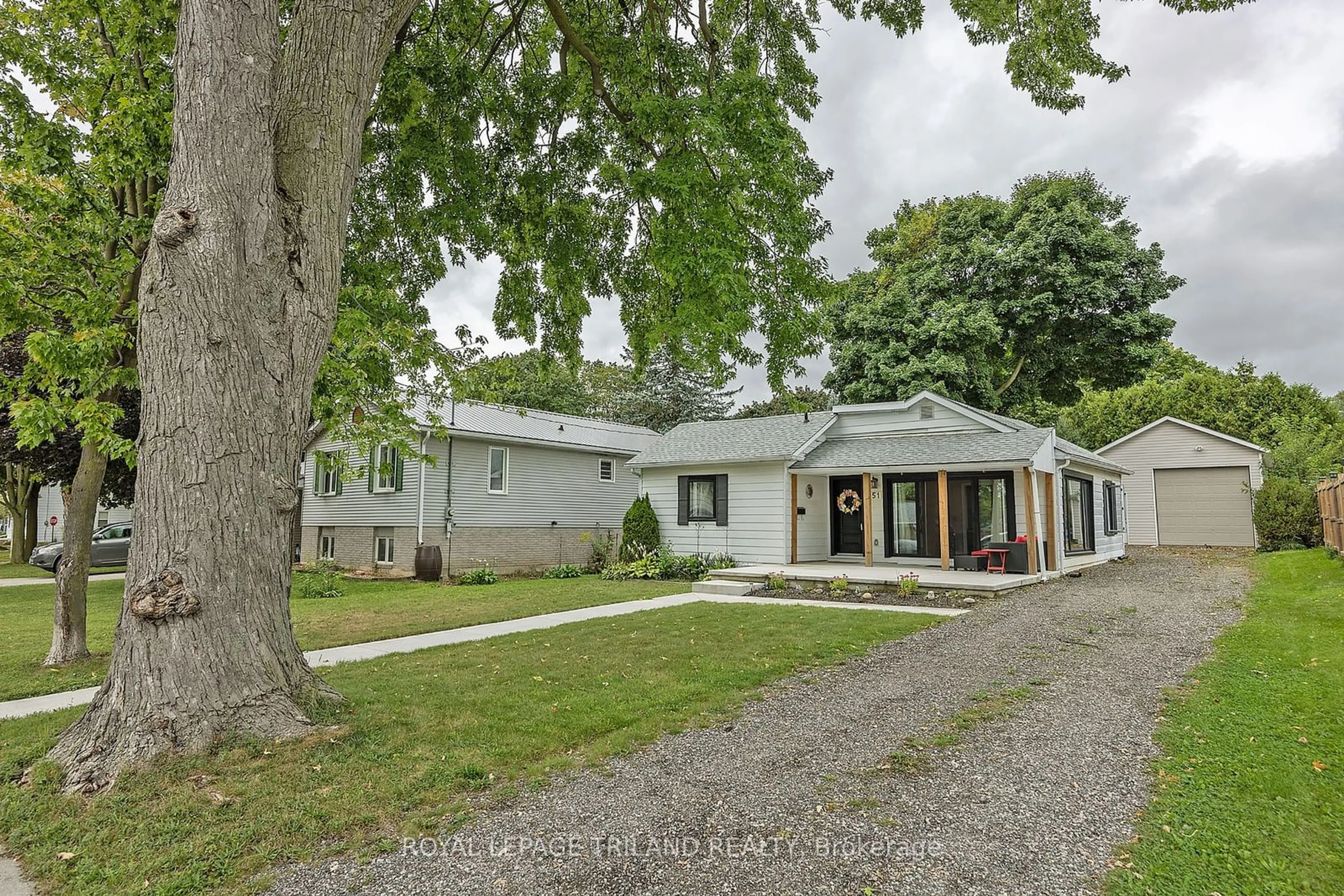 A pic from outside/outdoor area/front of a property/back of a property/a pic from drone, street for 151 King Hiram St, Ingersoll Ontario N5C 1L9