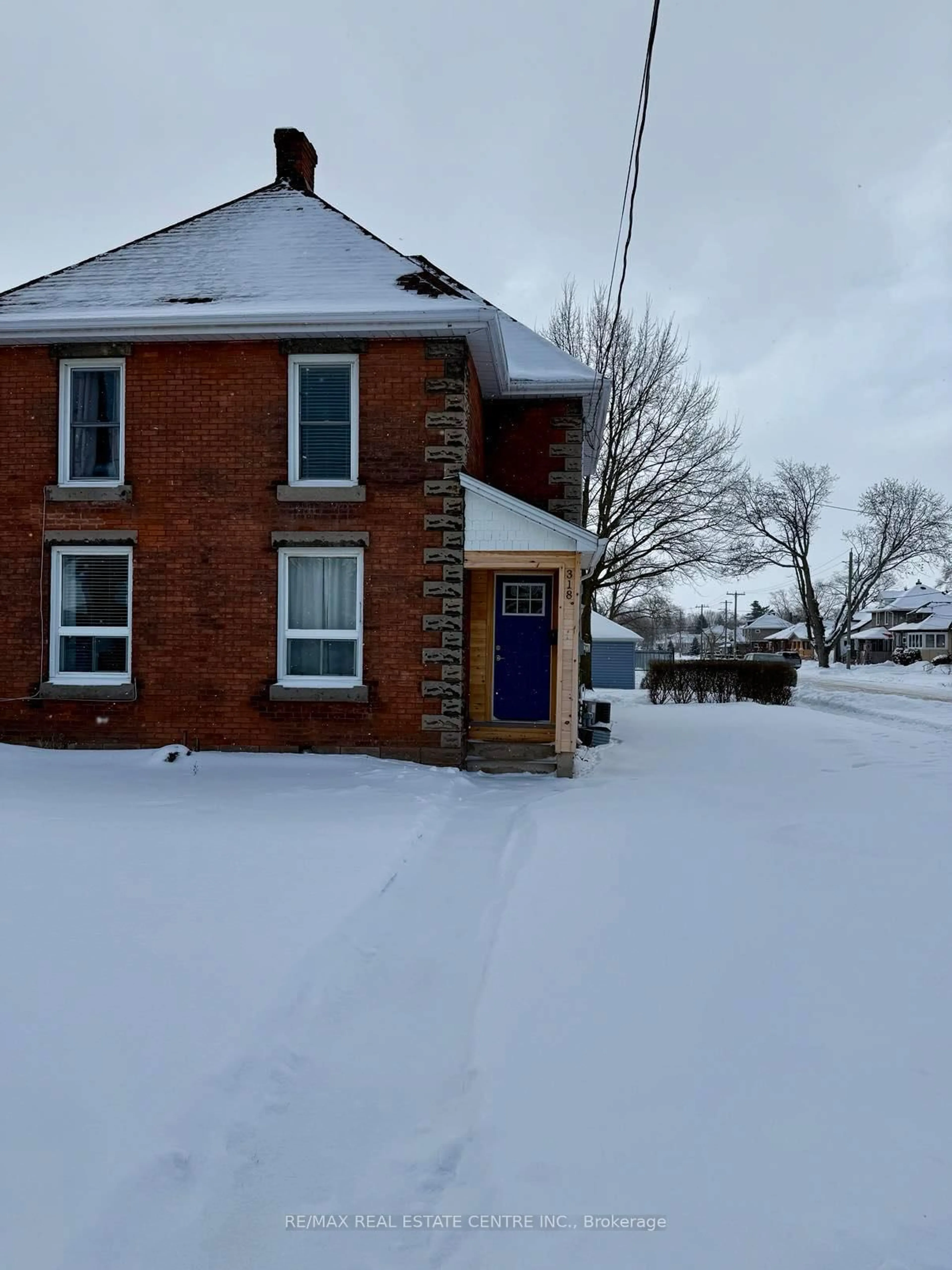 A pic from outside/outdoor area/front of a property/back of a property/a pic from drone, building for 318 Clarence St, Port Colborne Ontario L3K 3G8