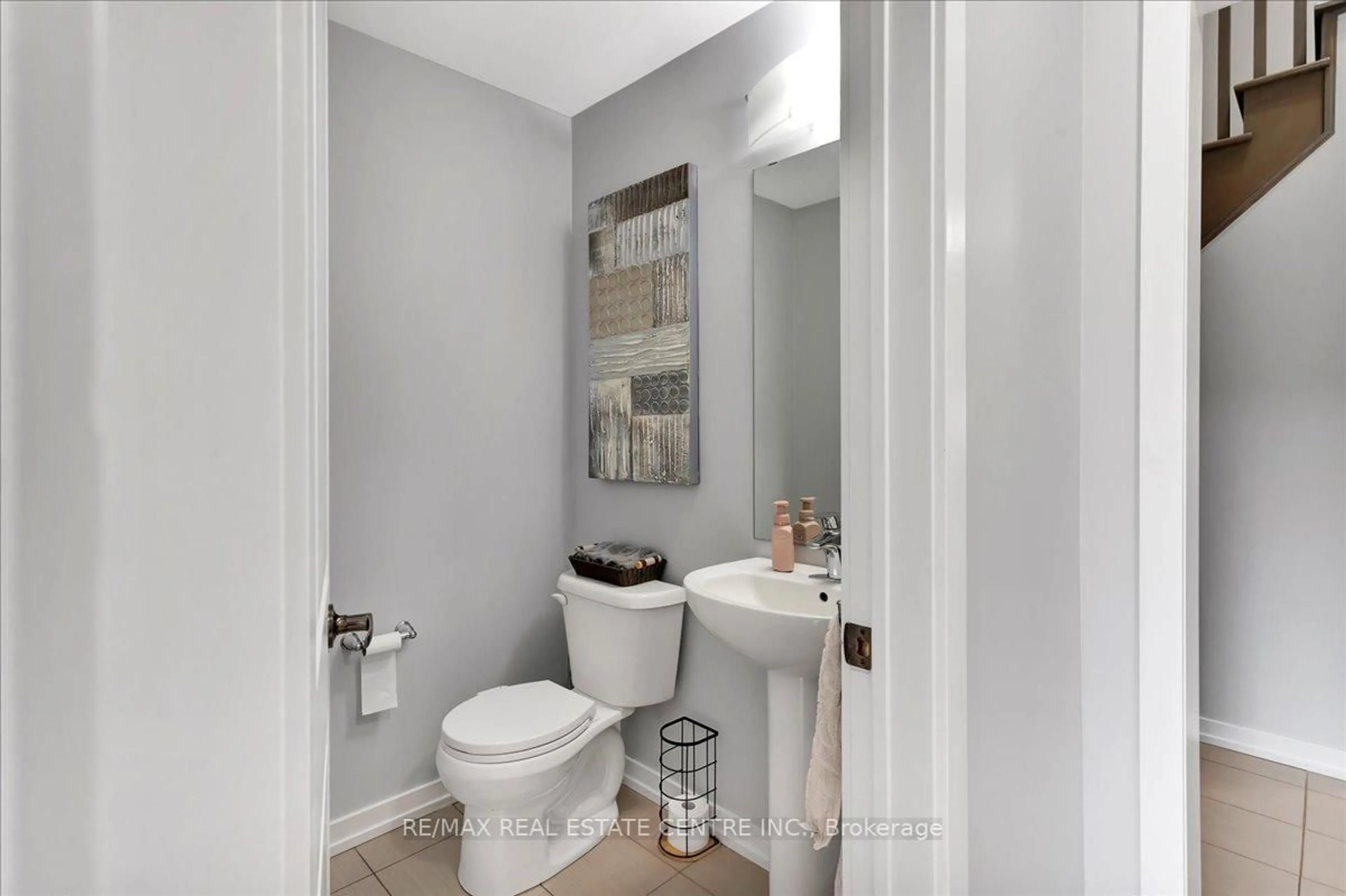 Standard bathroom, ceramic/tile floor for 30 Scarletwood St, Hamilton Ontario L8J 0K8