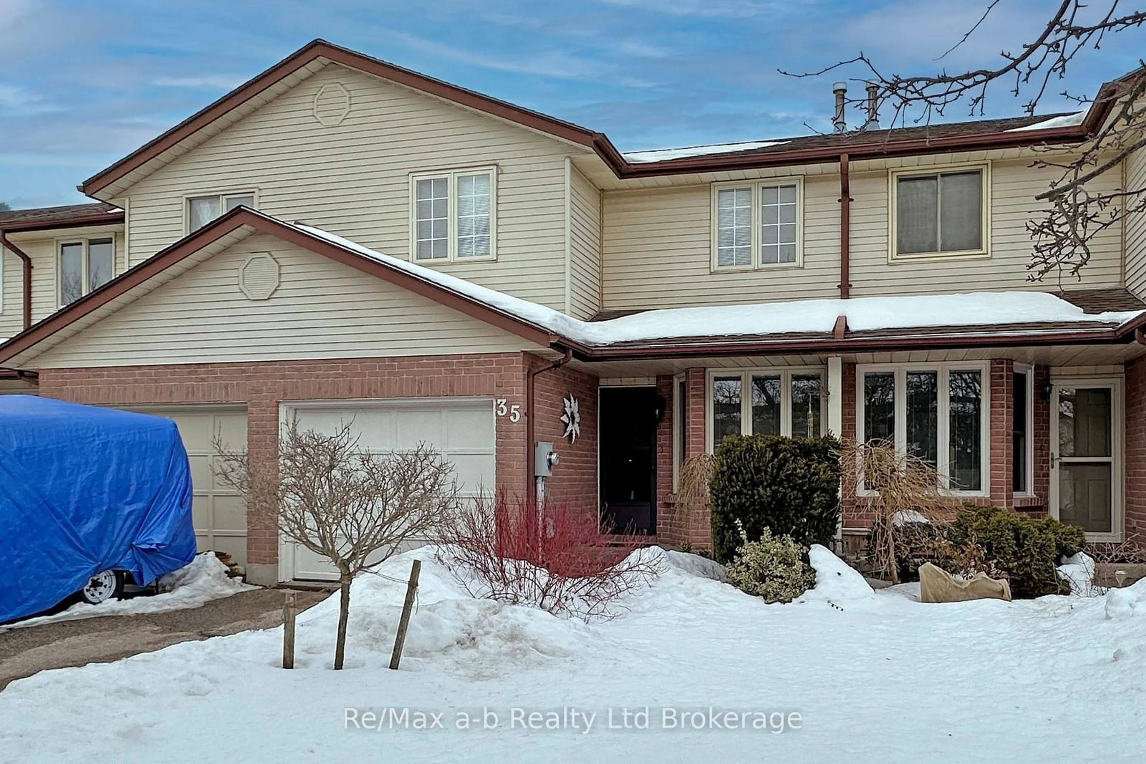 Home with brick exterior material, street for 35 Conestoga Rd, Woodstock Ontario N4T 1J1
