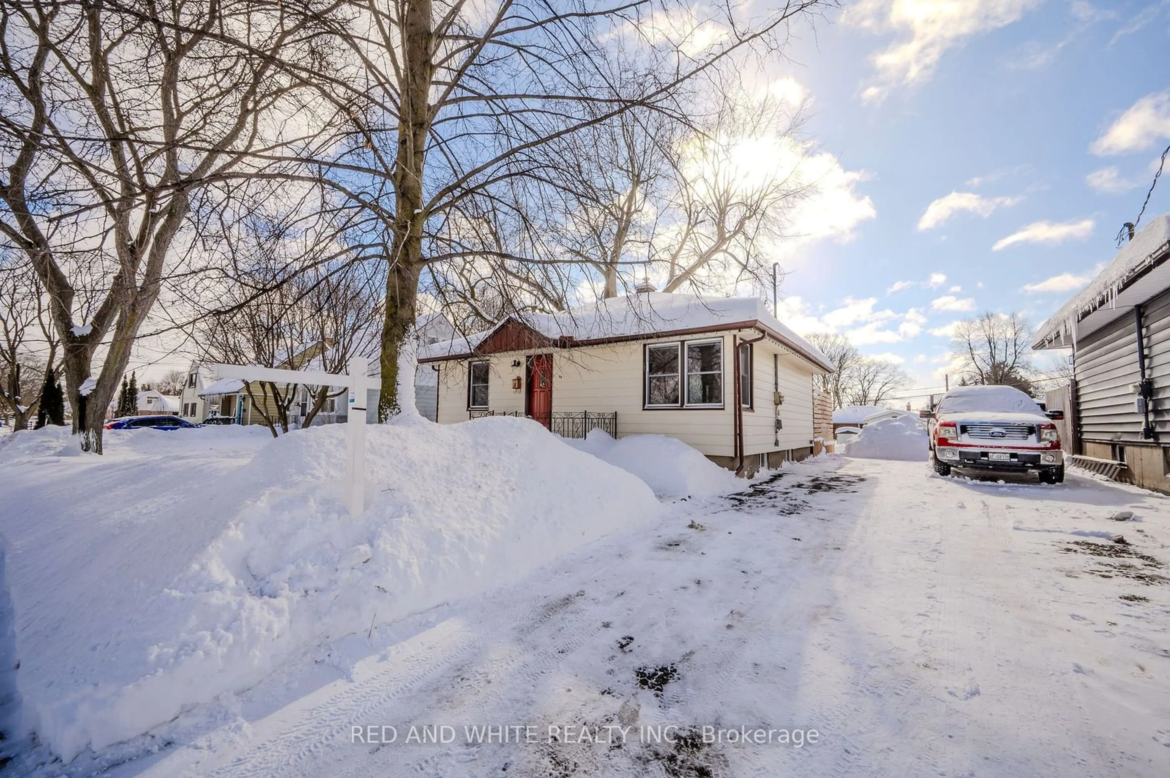 Shed for 99 Stewart Ave, Cambridge Ontario N1R 2V1