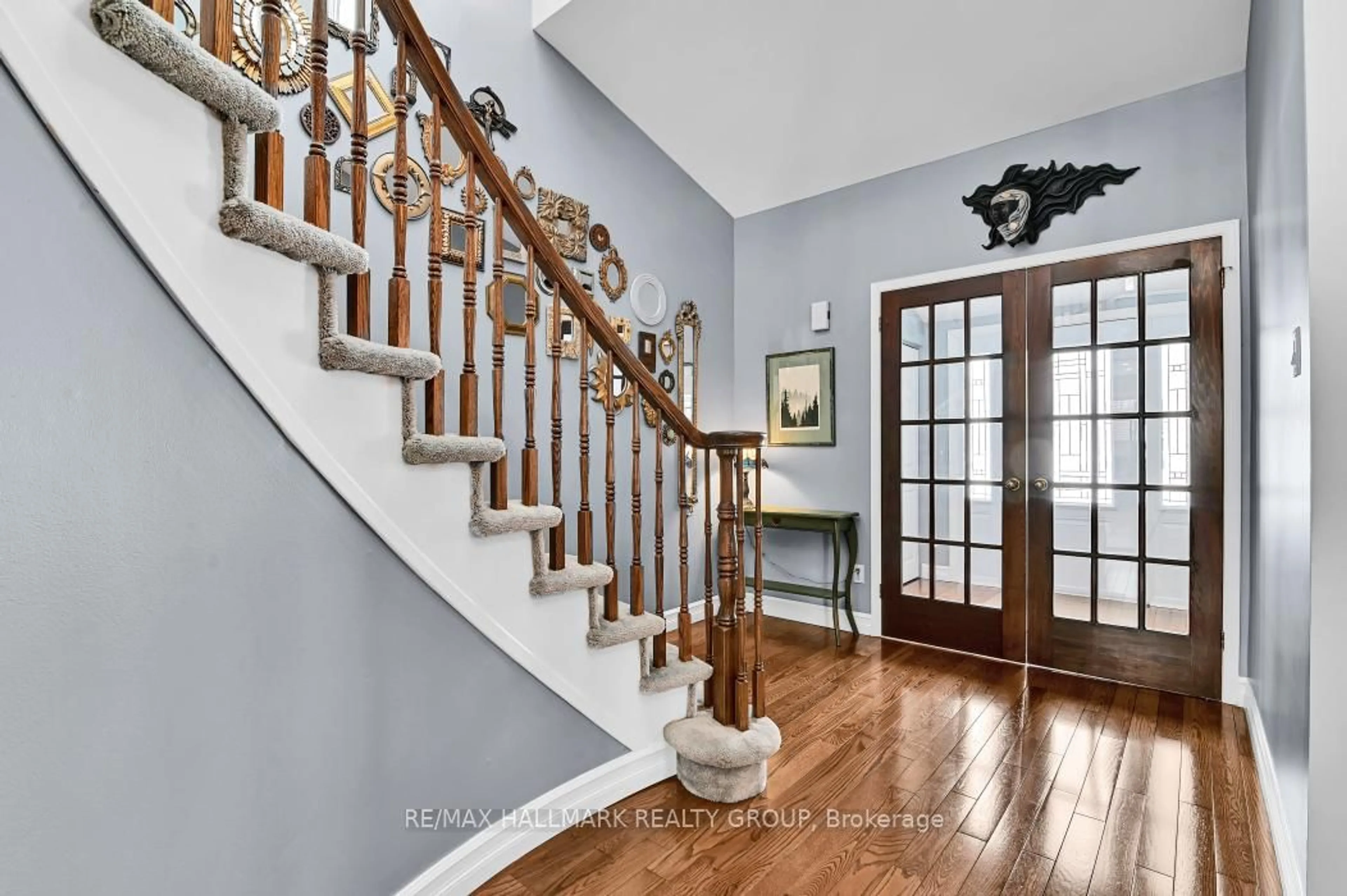 Indoor entryway for 2799 Mozart Crt, Blossom Park - Airport and Area Ontario K1T 2P8