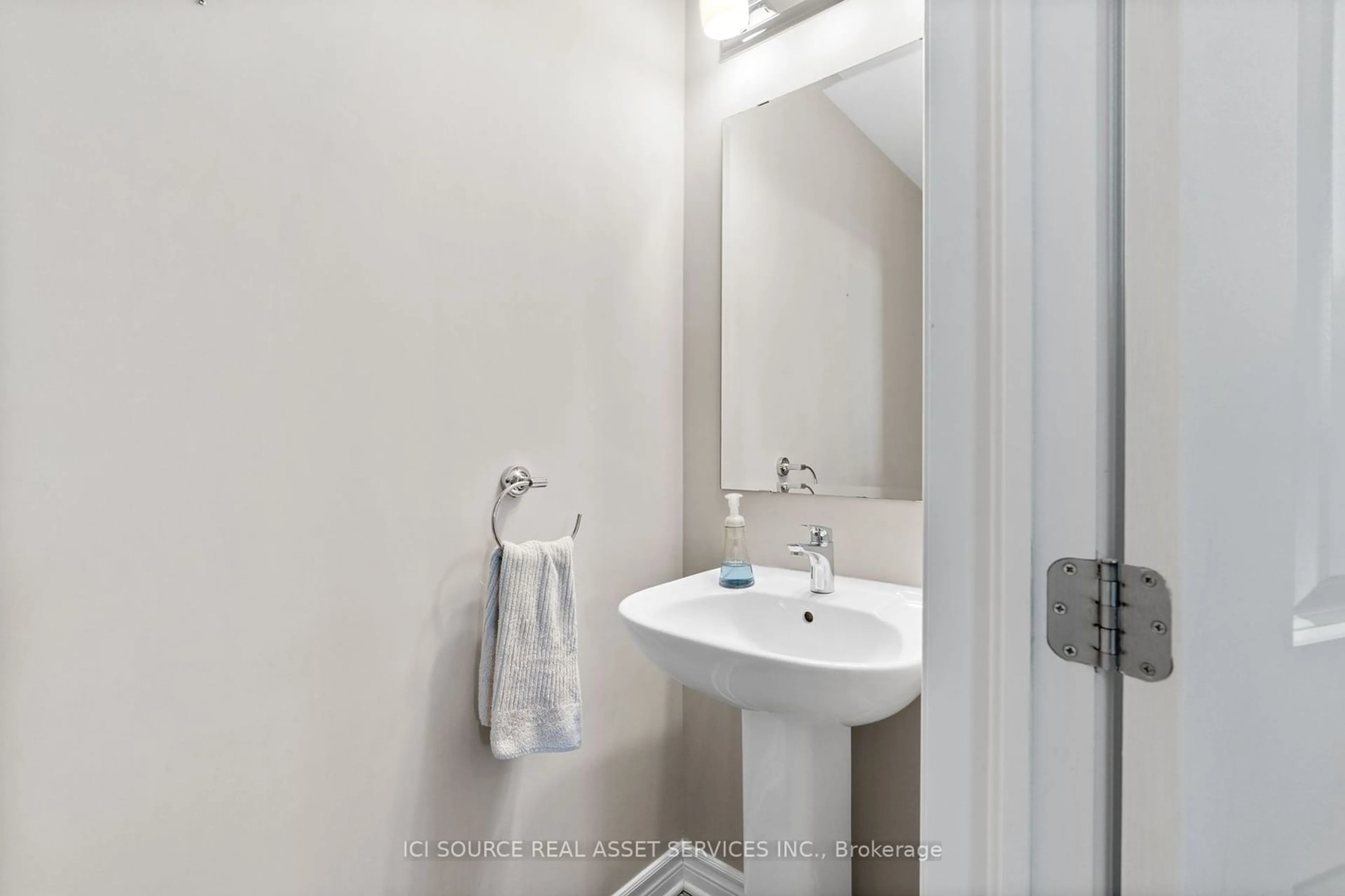 Standard bathroom, unknown for 915 Kilbirnie Dr, Barrhaven Ontario K2J 6G2