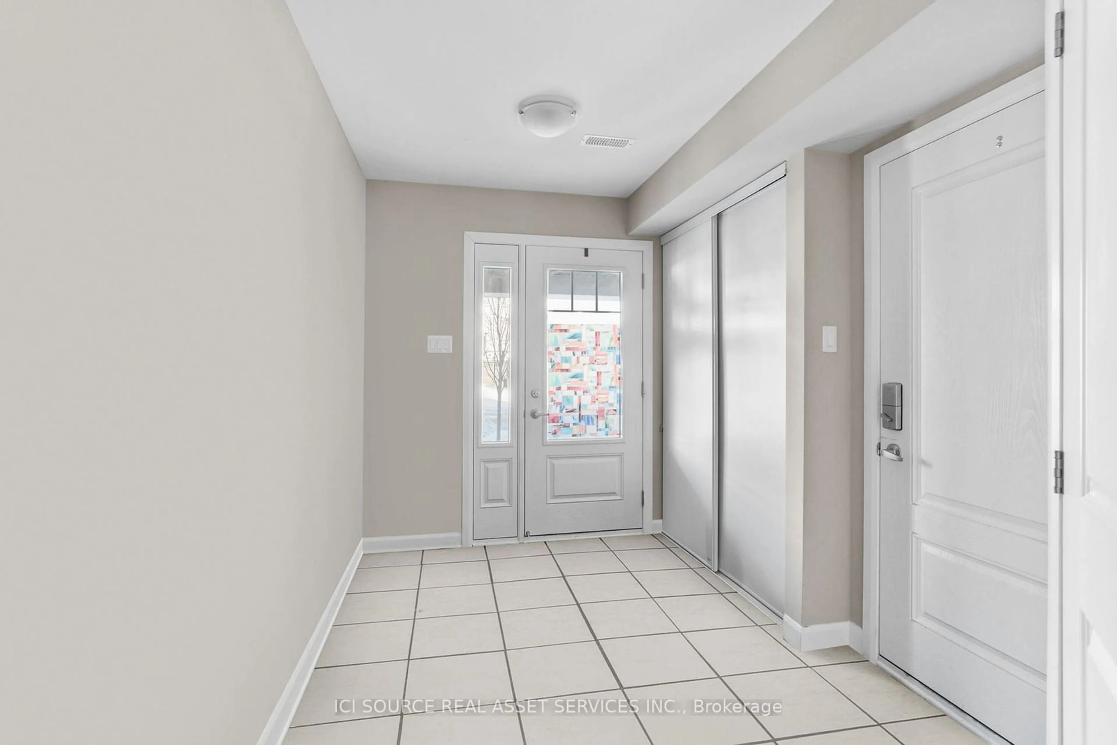 Indoor entryway for 207 Liebe Terr, Barrhaven Ontario K2J 6R9