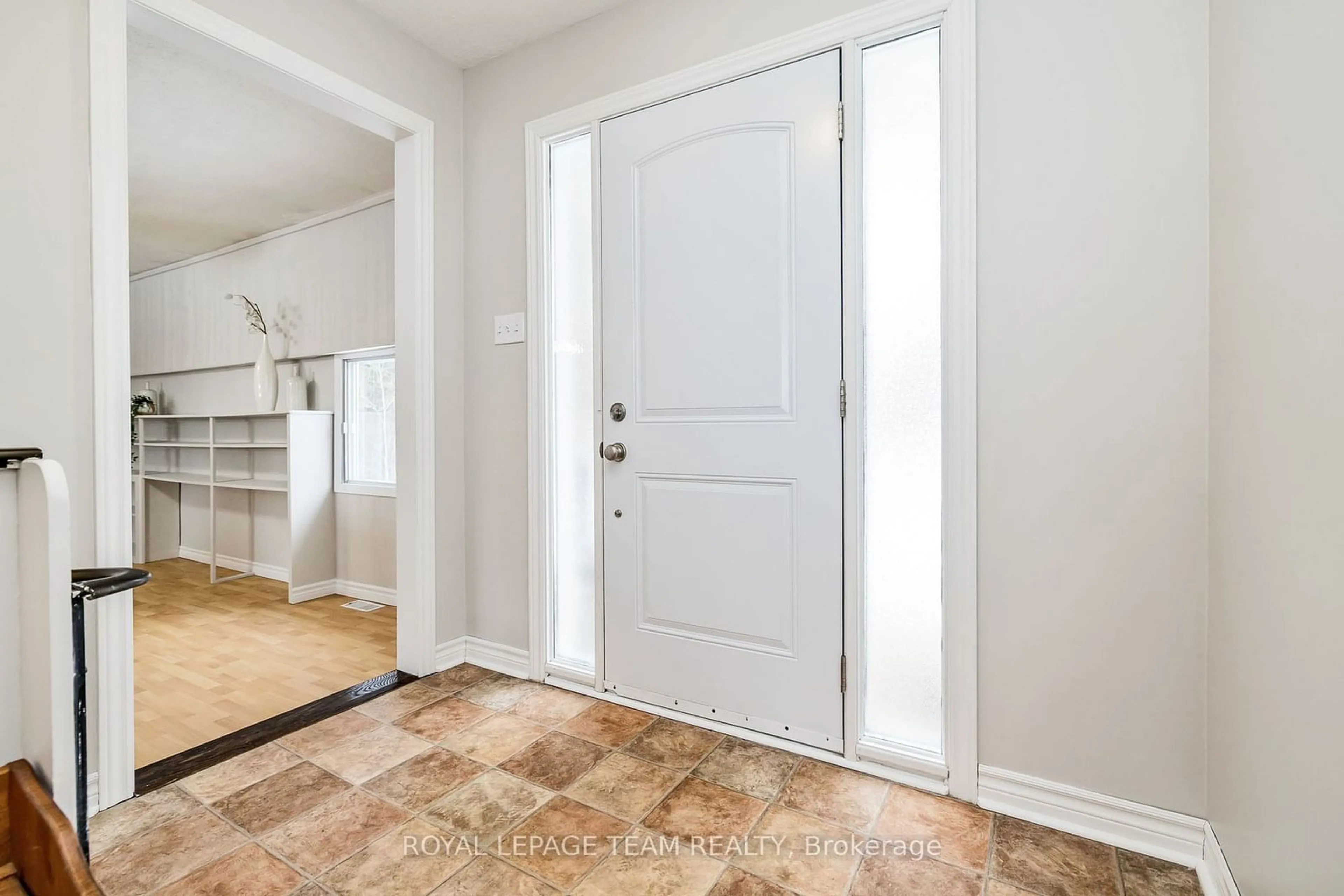 Indoor entryway for 7069 Gallagher Rd, Manotick - Kars - Rideau Twp and Area Ontario K0A 2T0