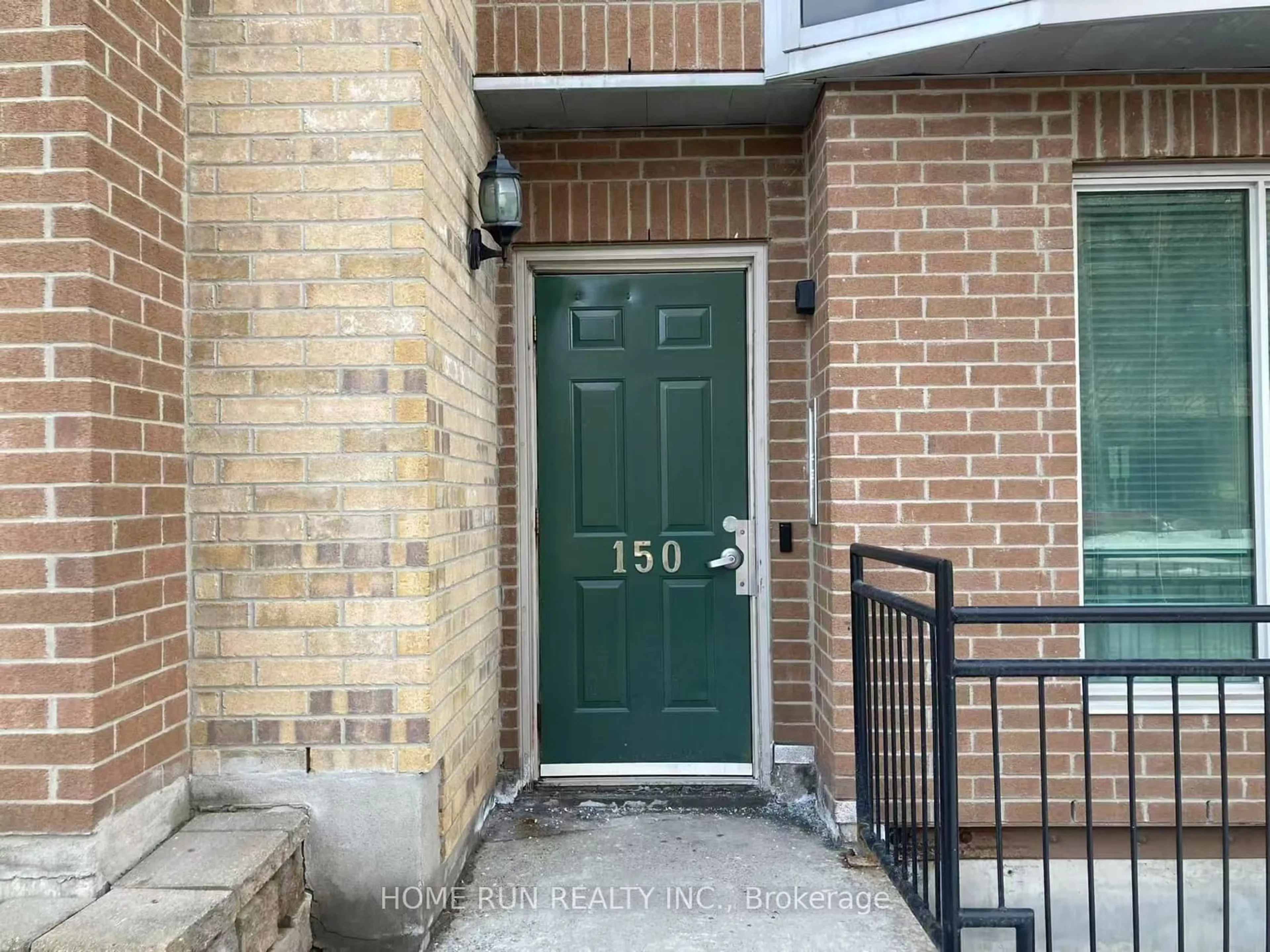 Indoor entryway for 150 York St #2A, Lower Town - Sandy Hill Ontario K1N 1K9