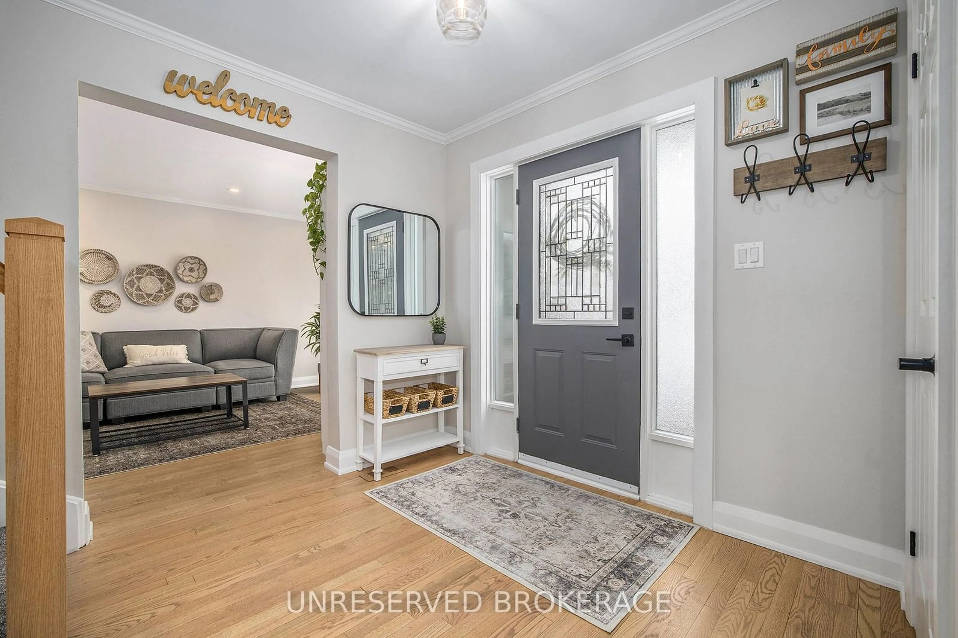 Indoor entryway for 6 Rosethorn Way, Kanata Ontario K2M 1P9