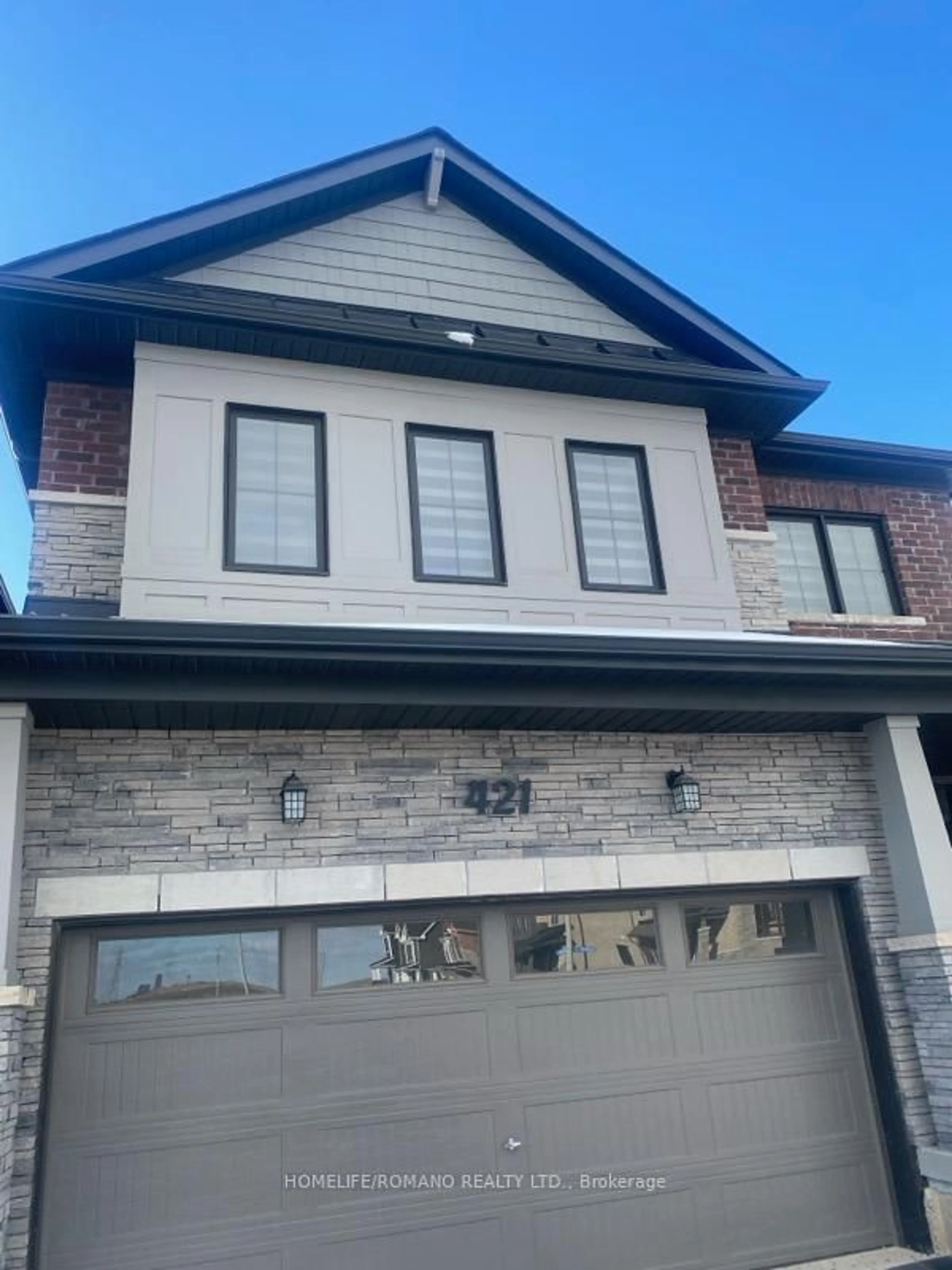 Home with brick exterior material, street for 421 Barker Pkwy, Thorold Ontario L2V 0K7