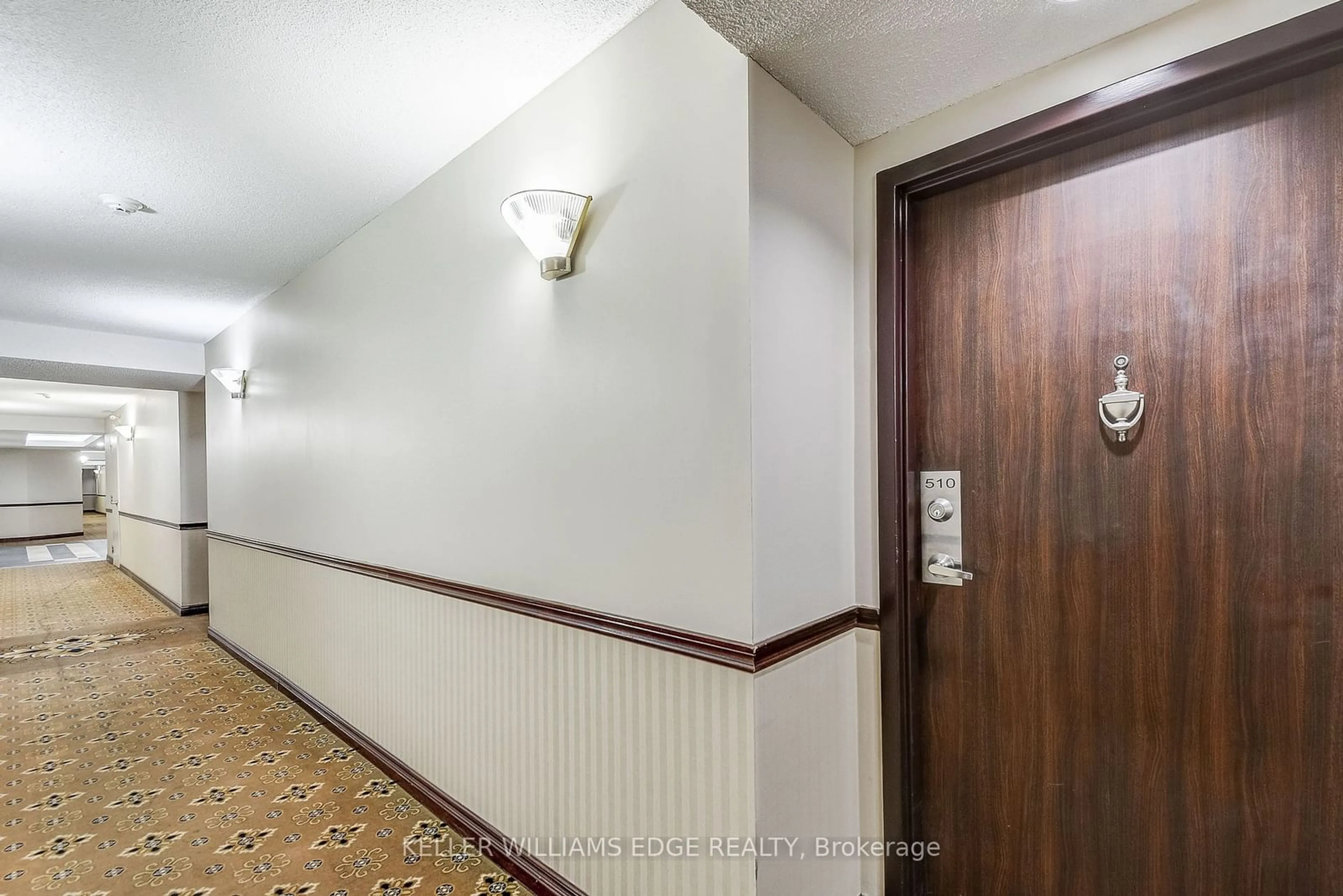 Indoor foyer for 495 Highway 8 #510, Hamilton Ontario L8G 5E1