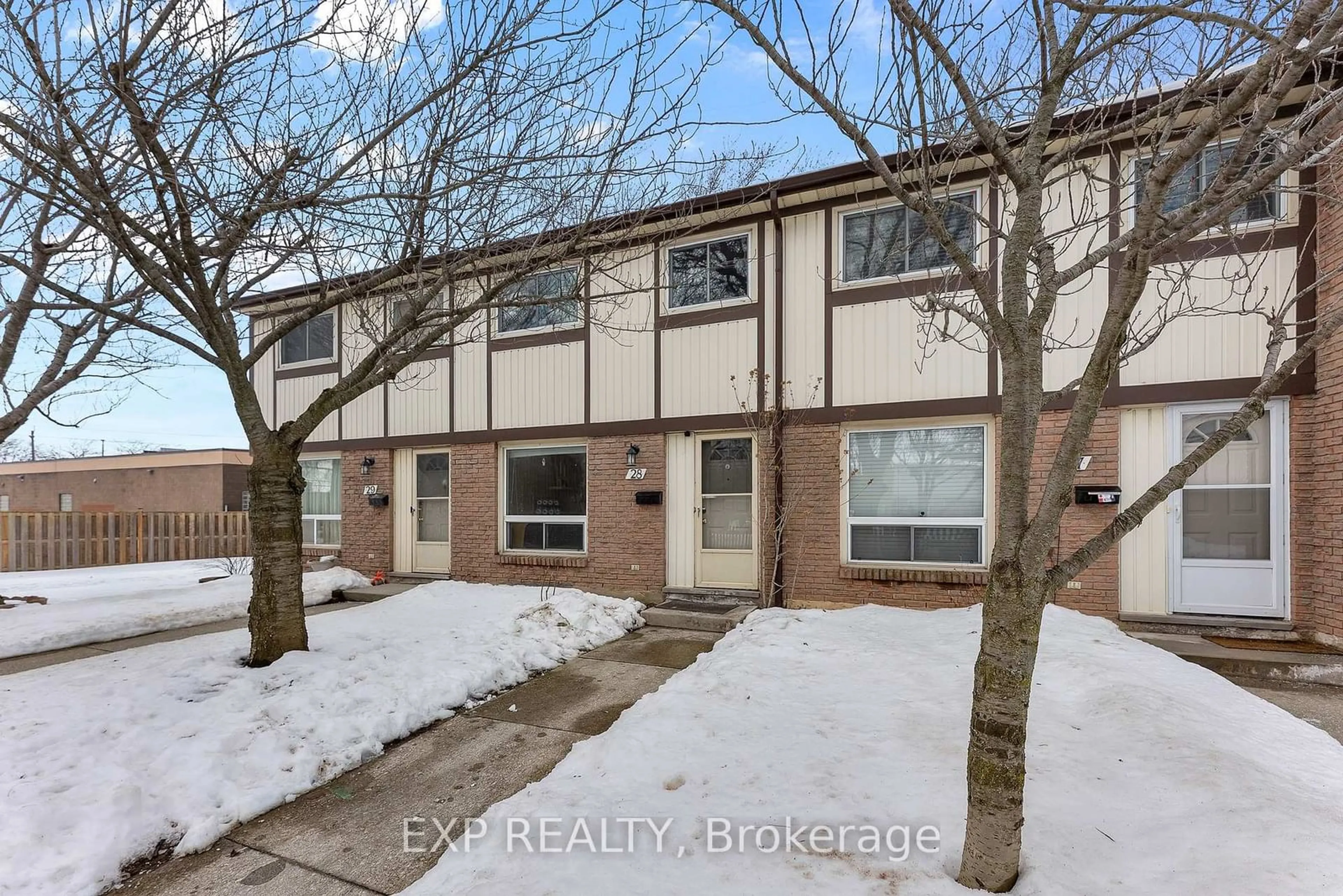 A pic from outside/outdoor area/front of a property/back of a property/a pic from drone, street for 25 LINFIELD Dr #28, St. Catharines Ontario L2N 5T7