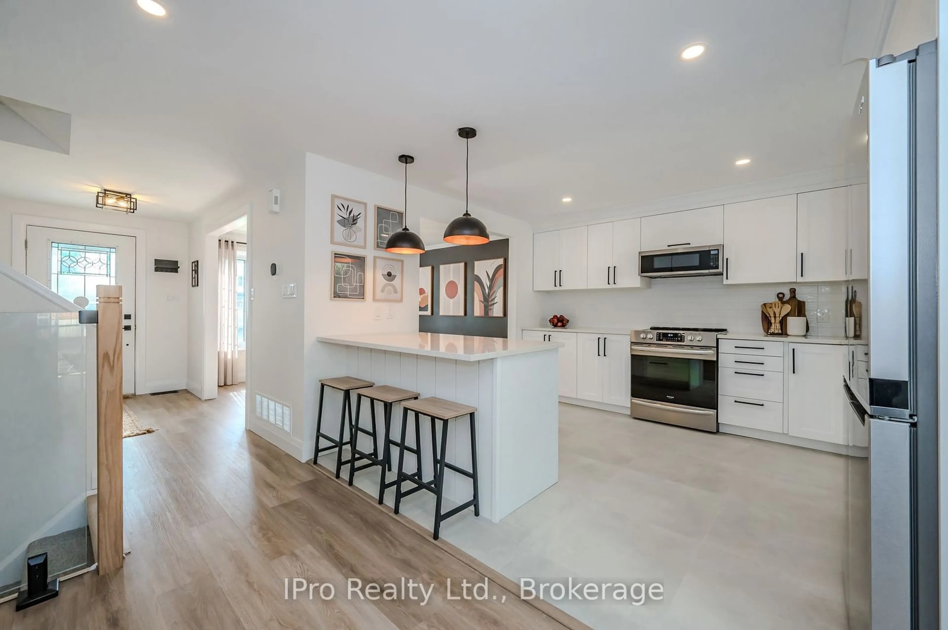 Open concept kitchen, unknown for 39 Dunhill Cres, Guelph Ontario N1H 7Z7