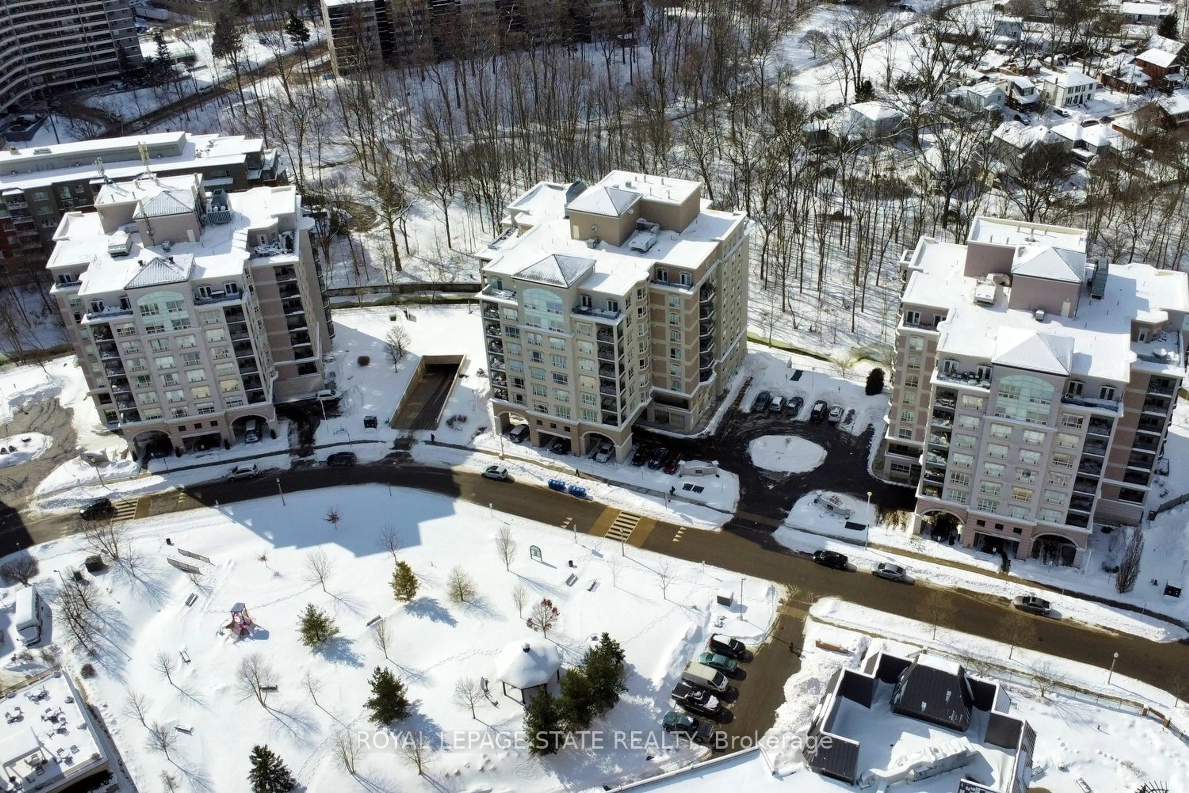 A pic from outside/outdoor area/front of a property/back of a property/a pic from drone, city buildings view from balcony for 3000 Creekside Dr #304, Hamilton Ontario L9H 7S8