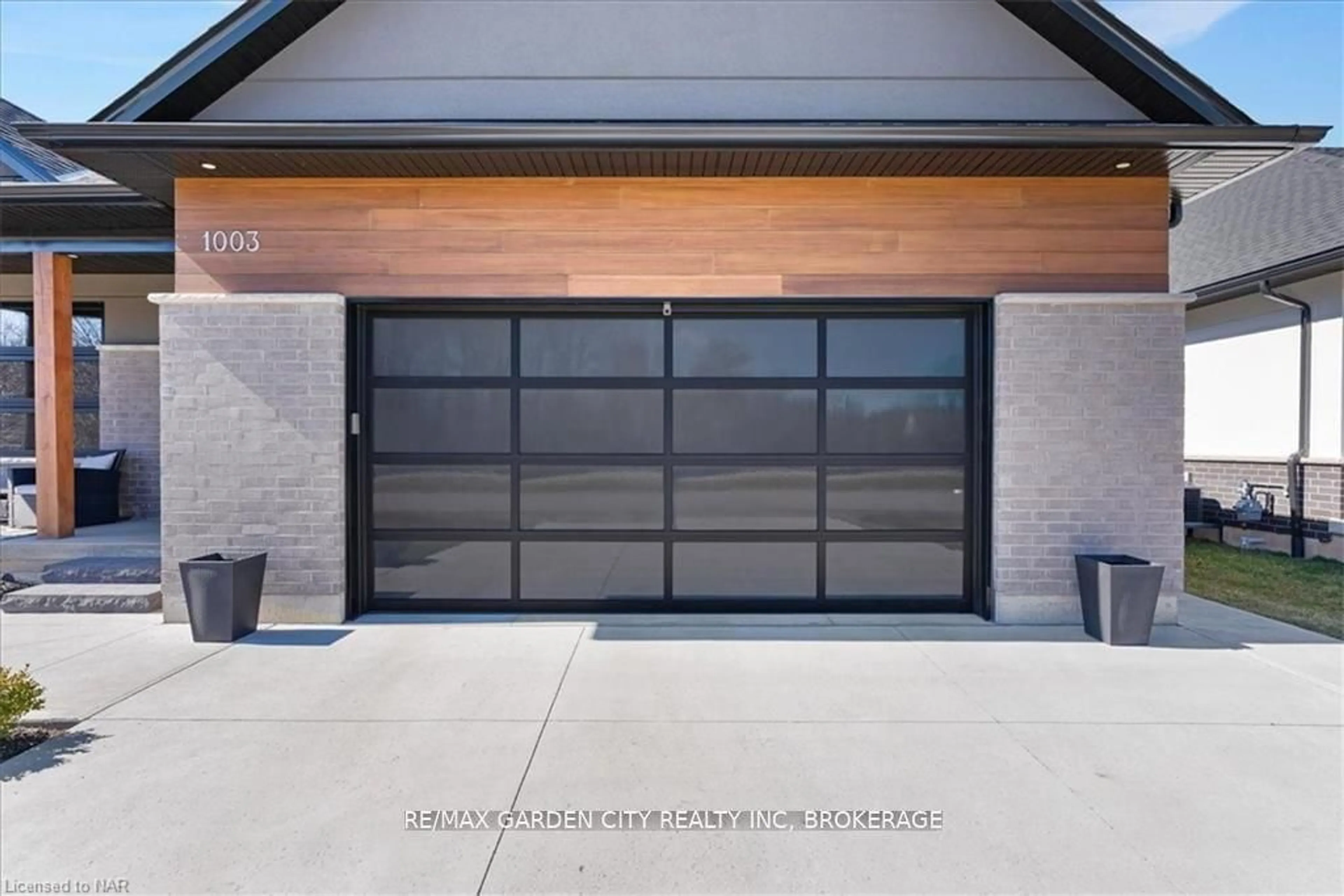 Indoor entryway for 1003 CLARE Ave, Pelham Ontario L3C 3C2