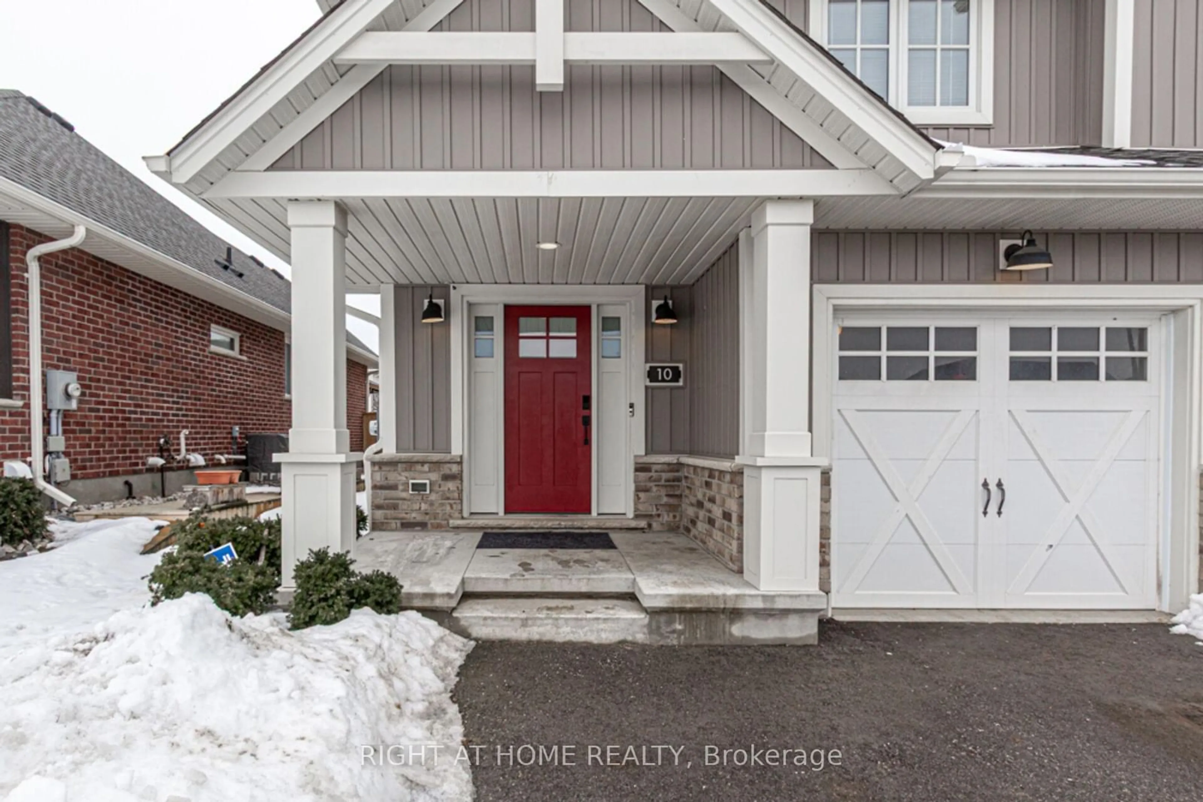 Indoor entryway for 10 Cortland Terr, St. Thomas Ontario N5R 0J7