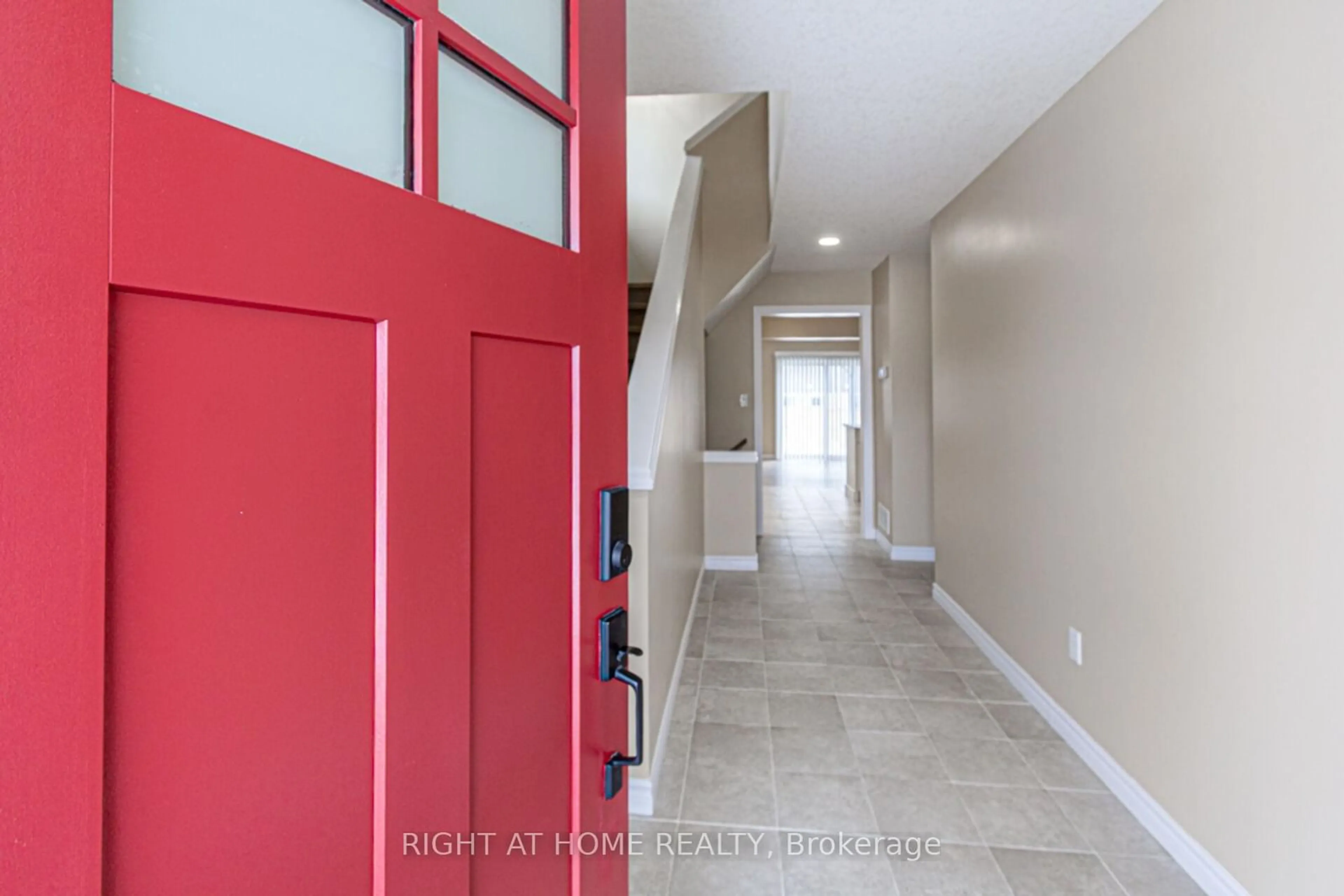 Indoor entryway for 10 Cortland Terr, St. Thomas Ontario N5R 0J7