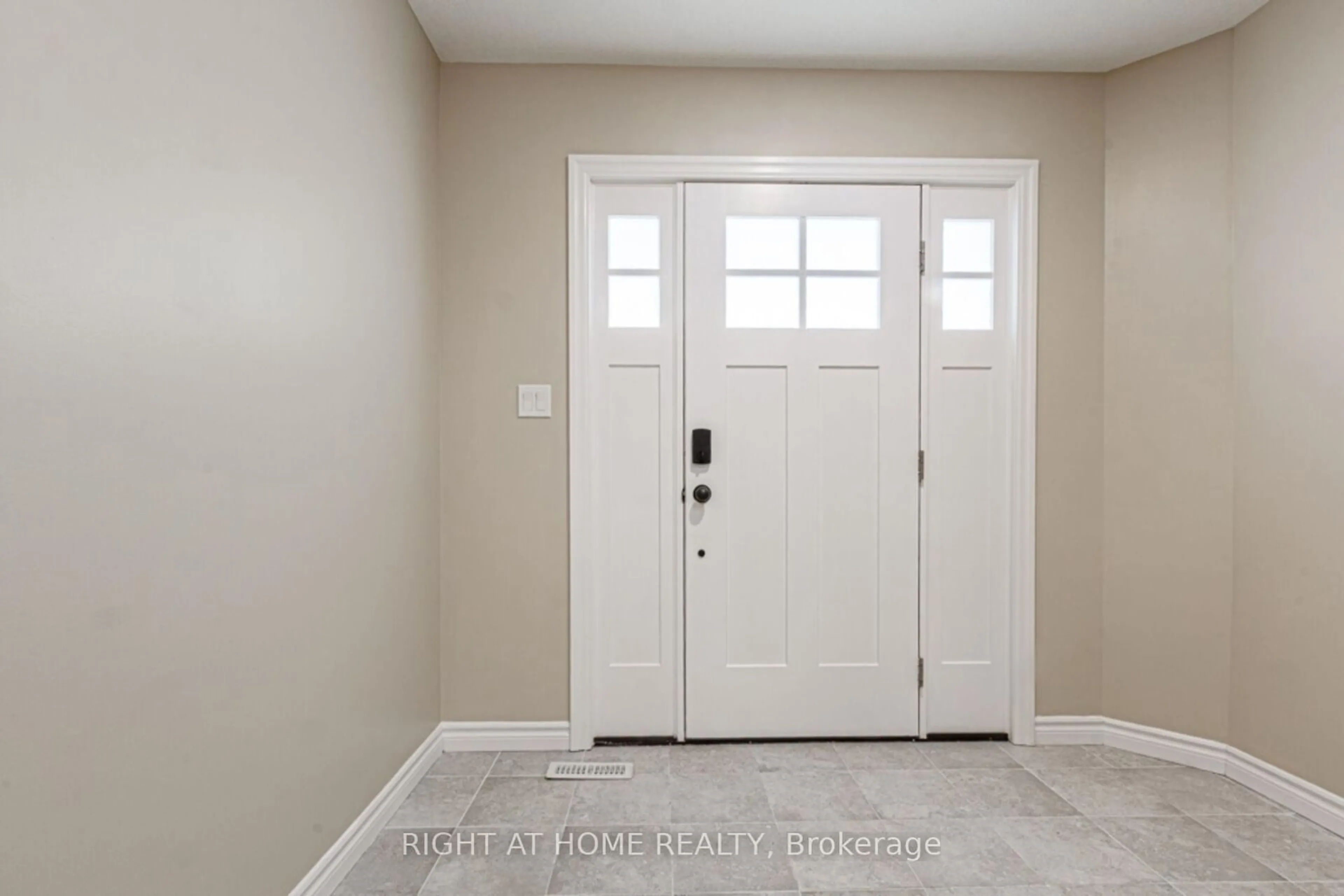 Indoor entryway for 10 Cortland Terr, St. Thomas Ontario N5R 0J7