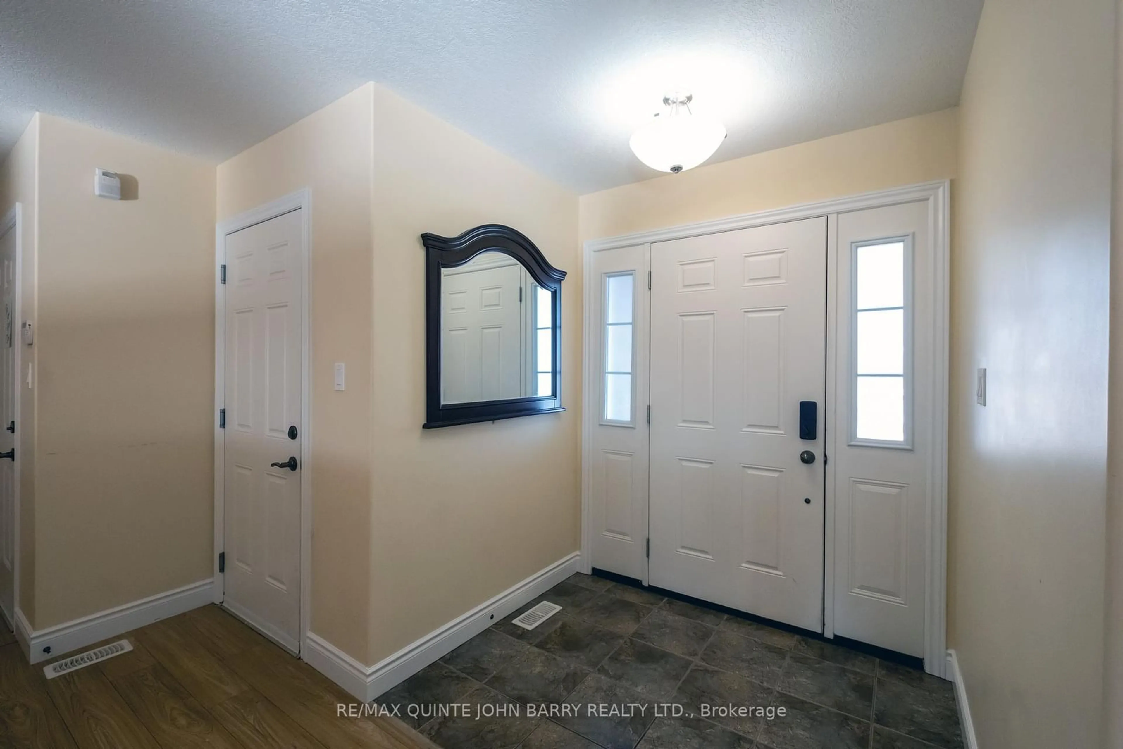 Indoor entryway for 29 Kawartha Crt, Belleville Ontario K8N 0C1