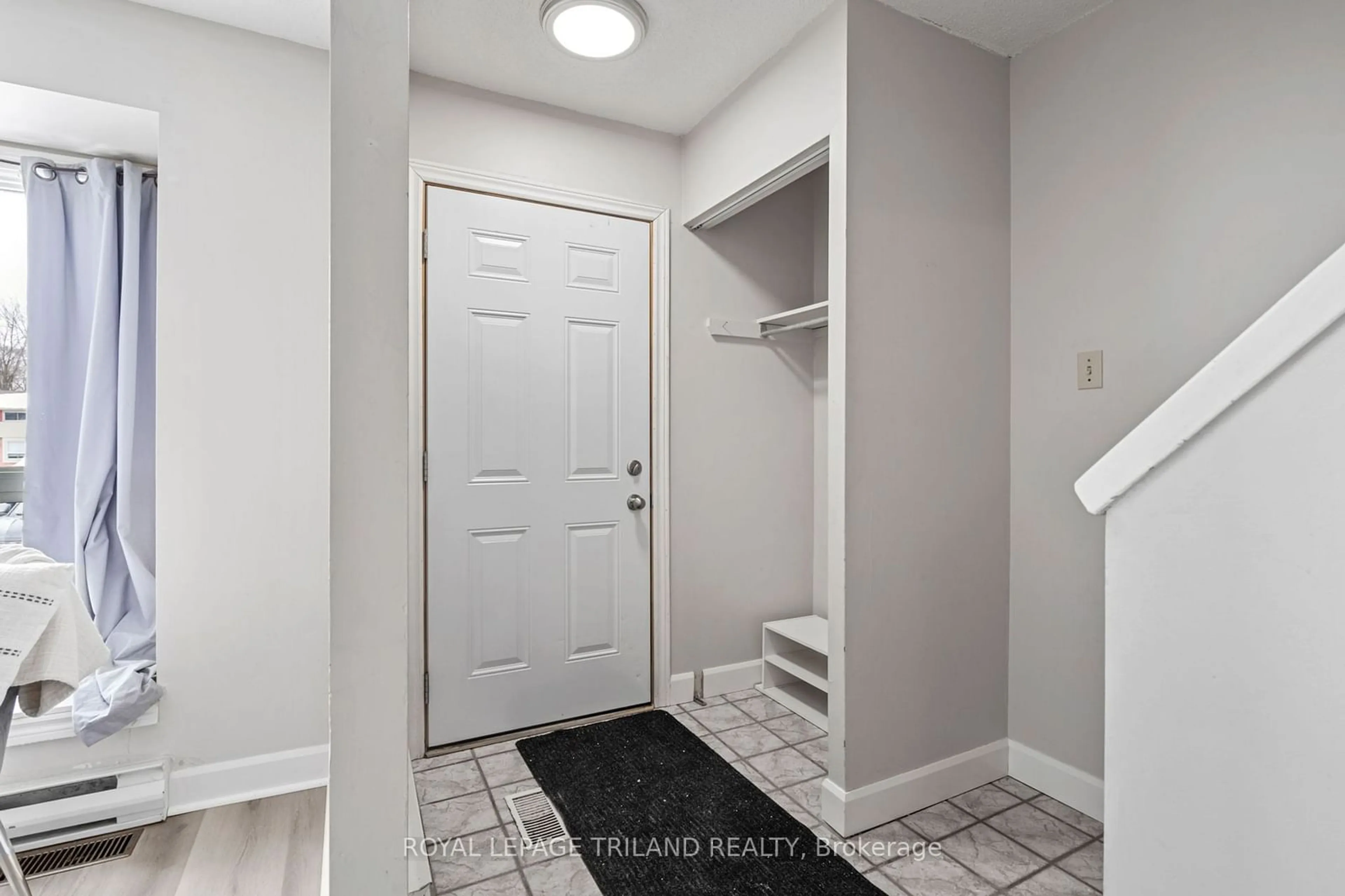 Indoor entryway for 1200 Cheapside St #27, London Ontario N5Y 5J7