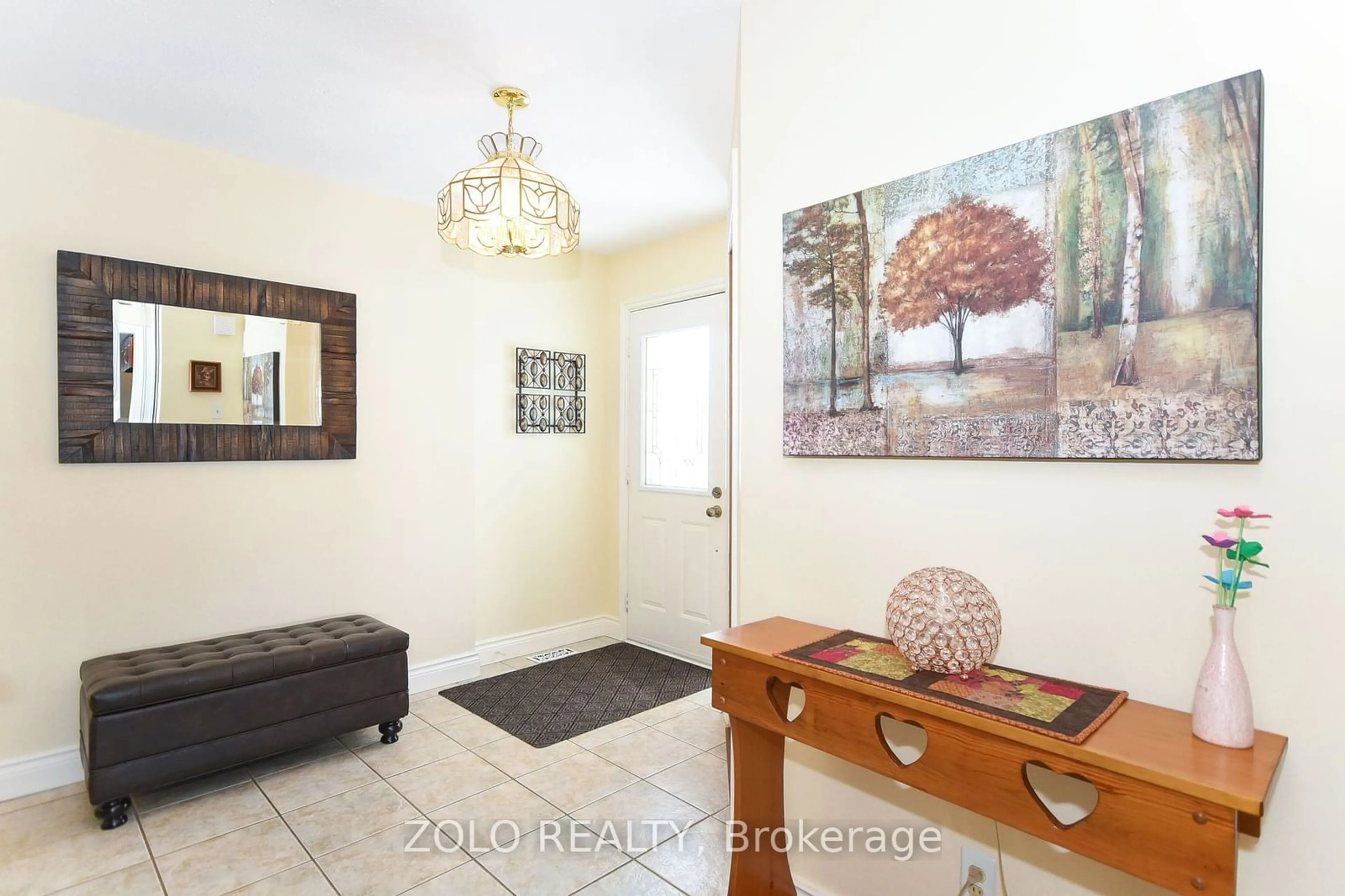 Indoor entryway for 2073 Legrand Cres, Orleans - Cumberland and Area Ontario K1E 3T6