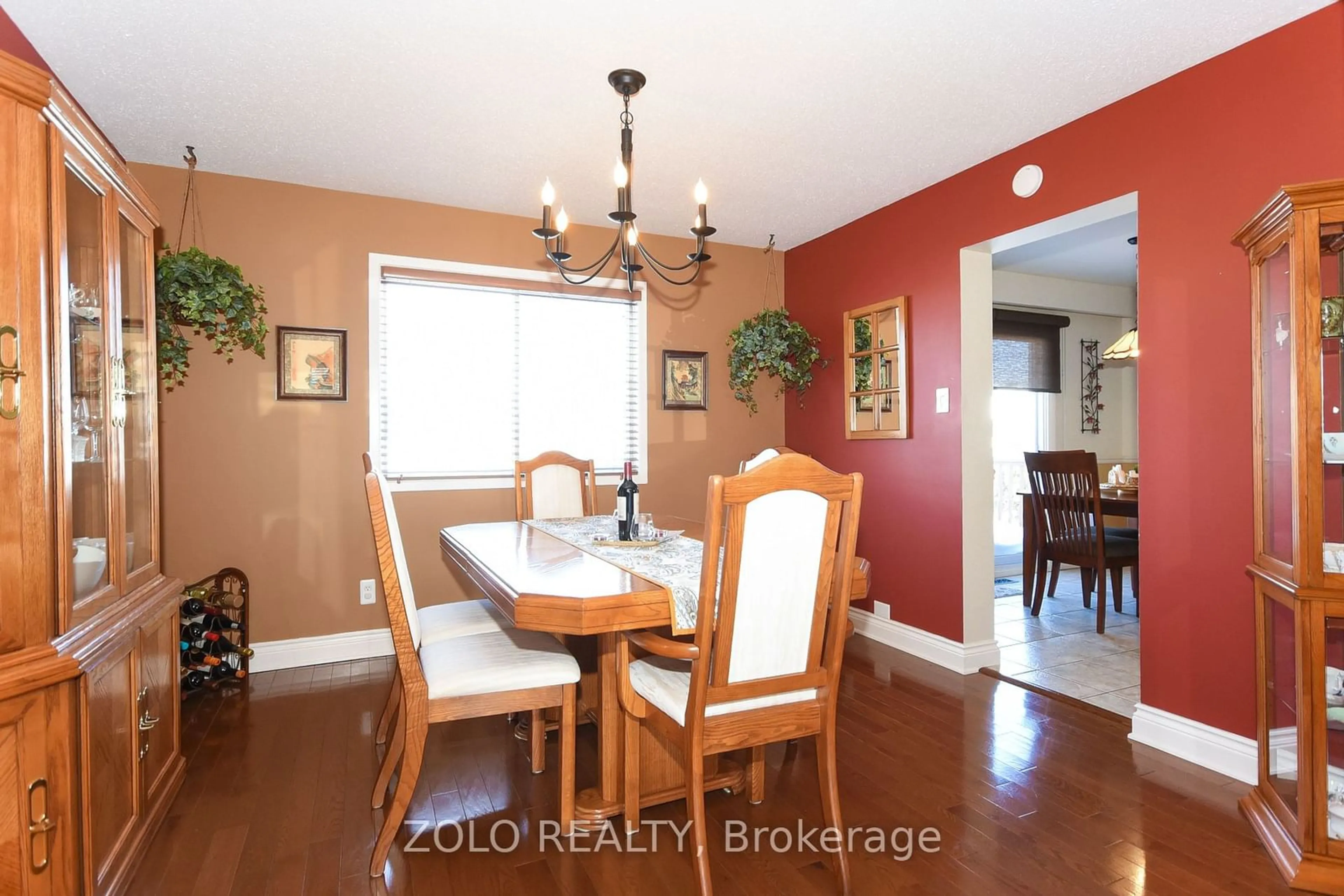 Dining room, wood/laminate floor for 2073 Legrand Cres, Orleans - Cumberland and Area Ontario K1E 3T6