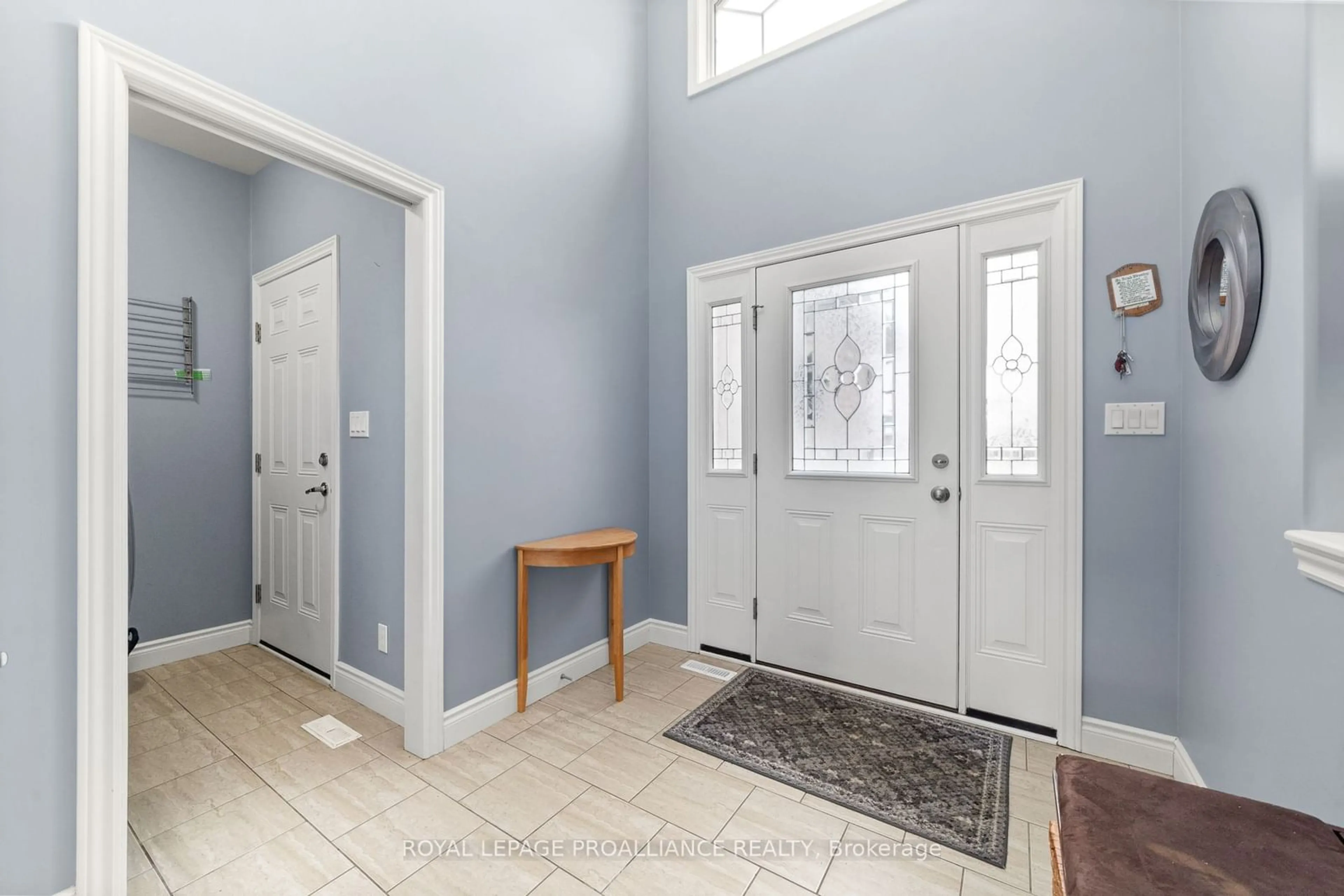 Indoor entryway for 24 Hampton Ridge Dr, Belleville Ontario K8N 5N1