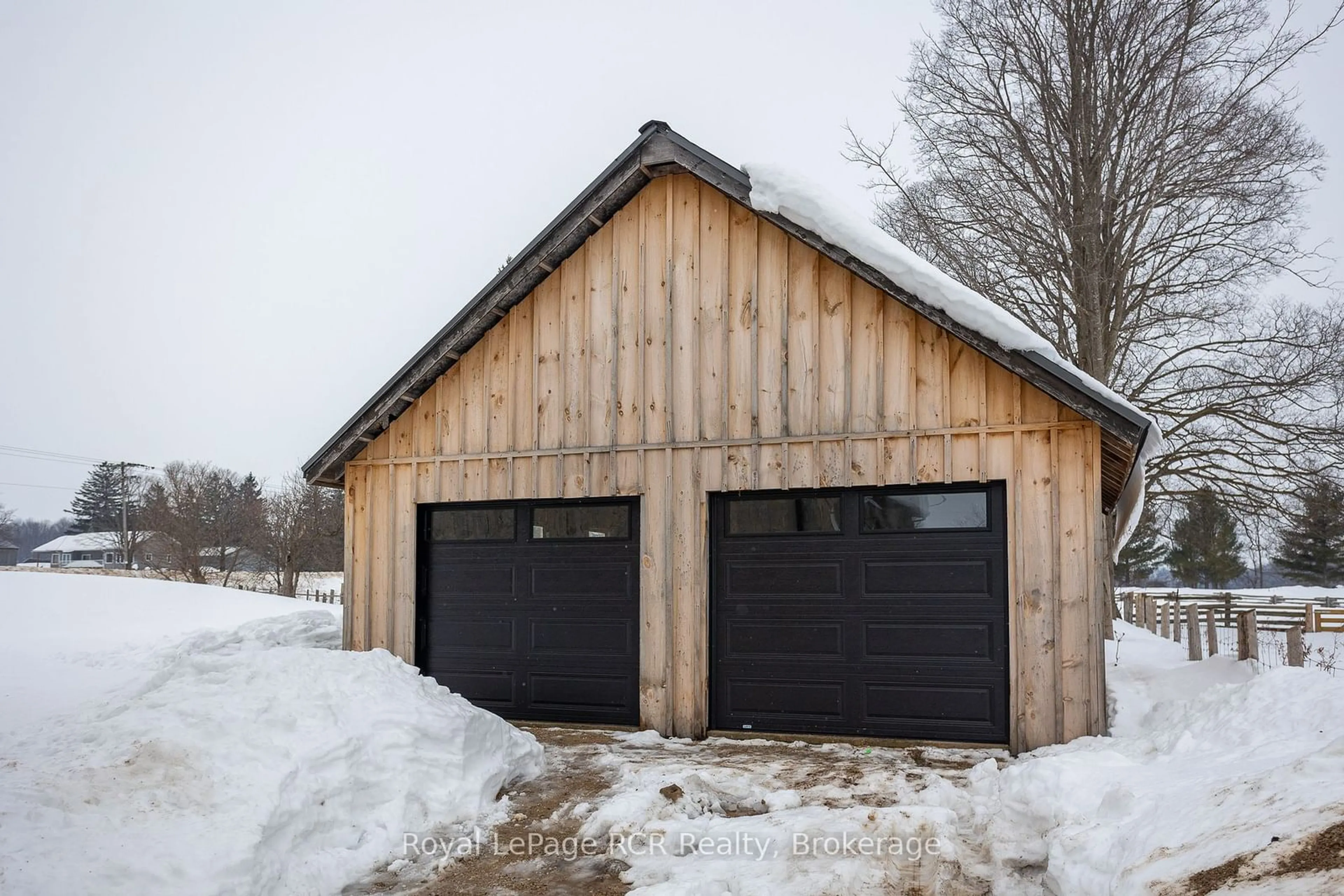 Indoor garage for 116190 Grey Road 3, Chatsworth Ontario N0H 1K0