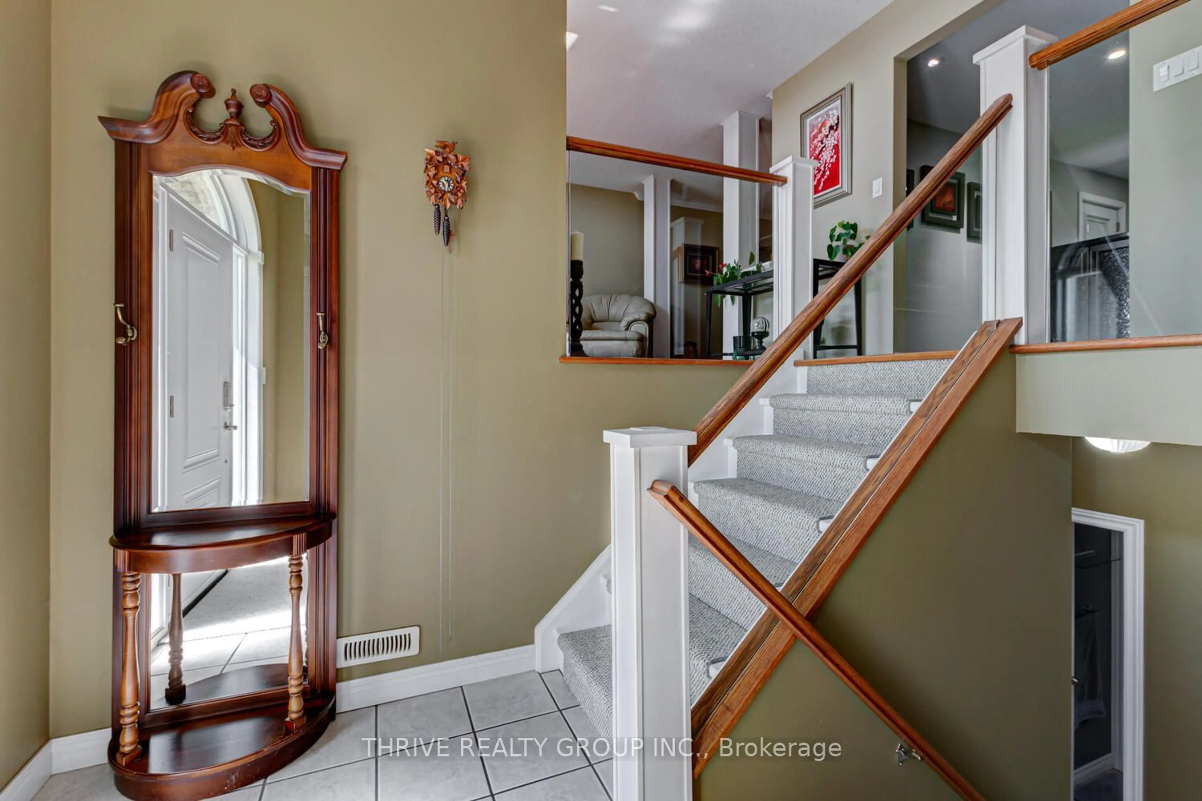 Indoor foyer for 544 Darcy Dr, Strathroy-Caradoc Ontario N7G 4L2