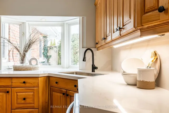 Additional property image - 1335 #8 High