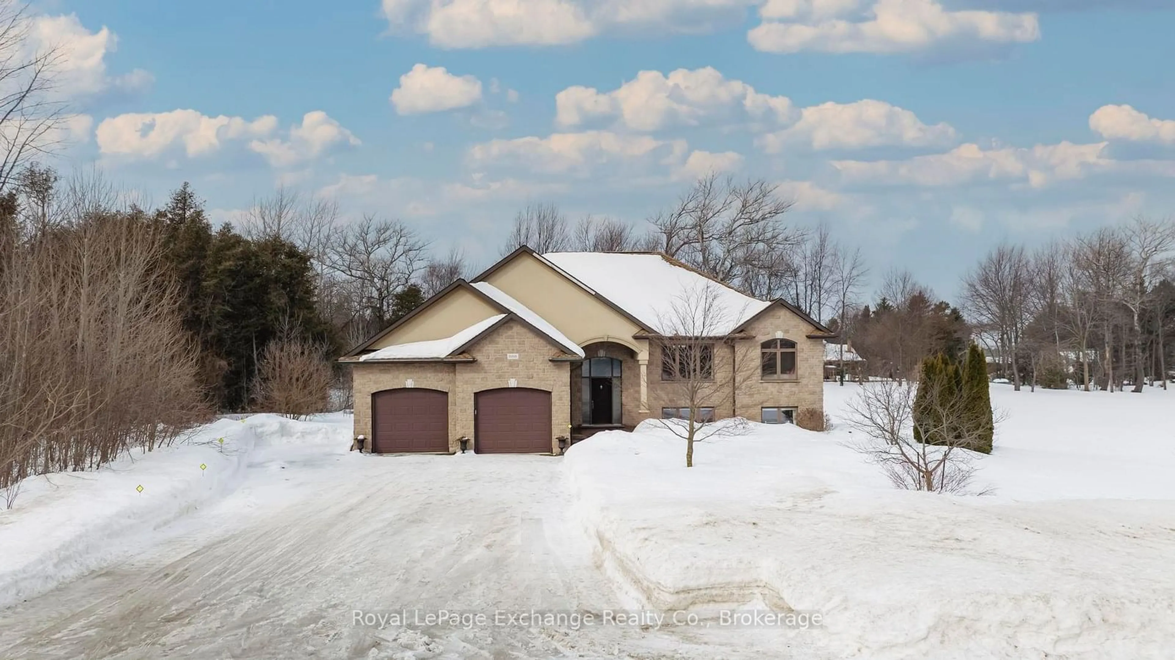 A pic from outside/outdoor area/front of a property/back of a property/a pic from drone, street for 888 Lake Range Dr, Huron-Kinloss Ontario N2Z 0C2